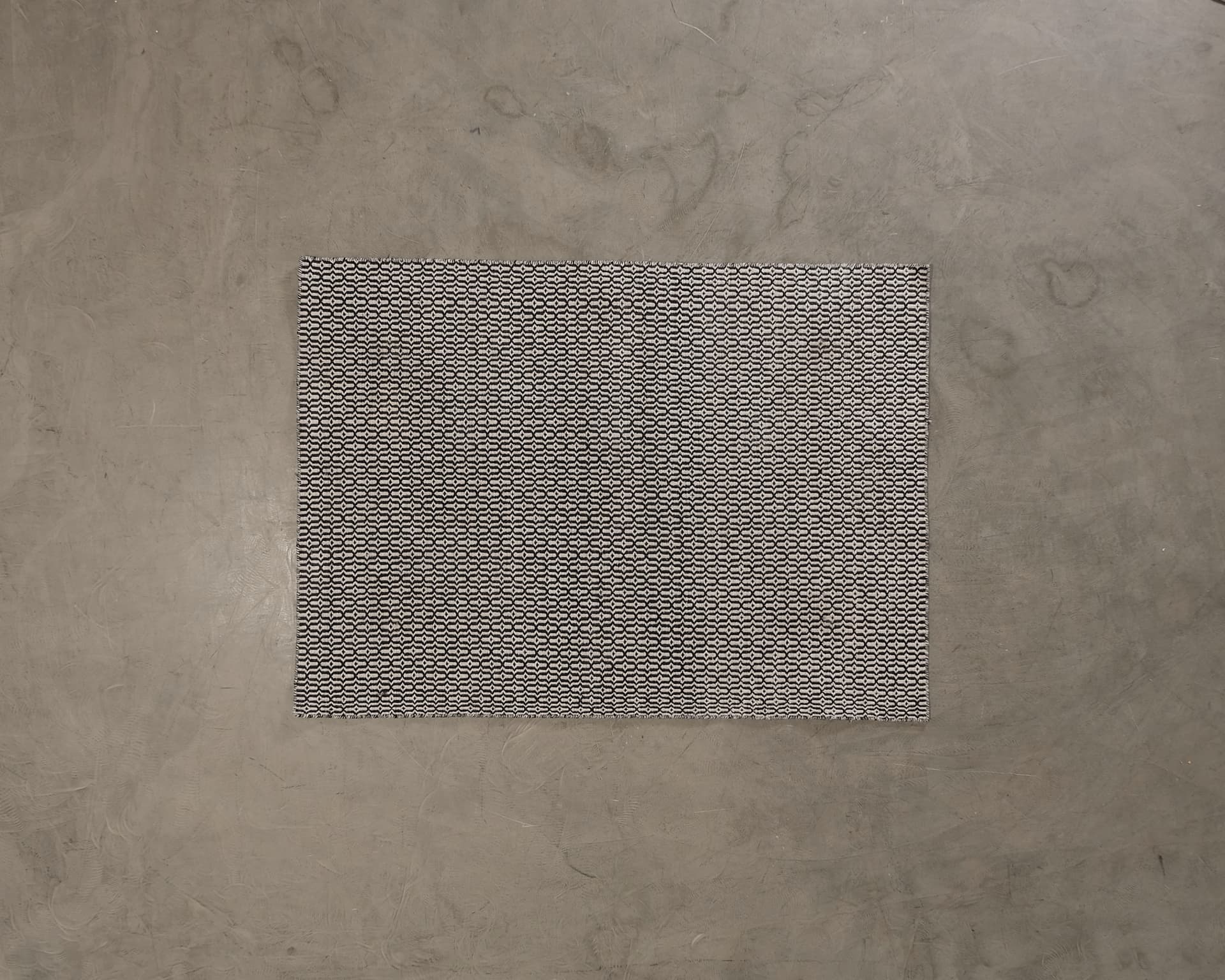 Linie Design Tile ullmatta 140 x 195 cm svartvit