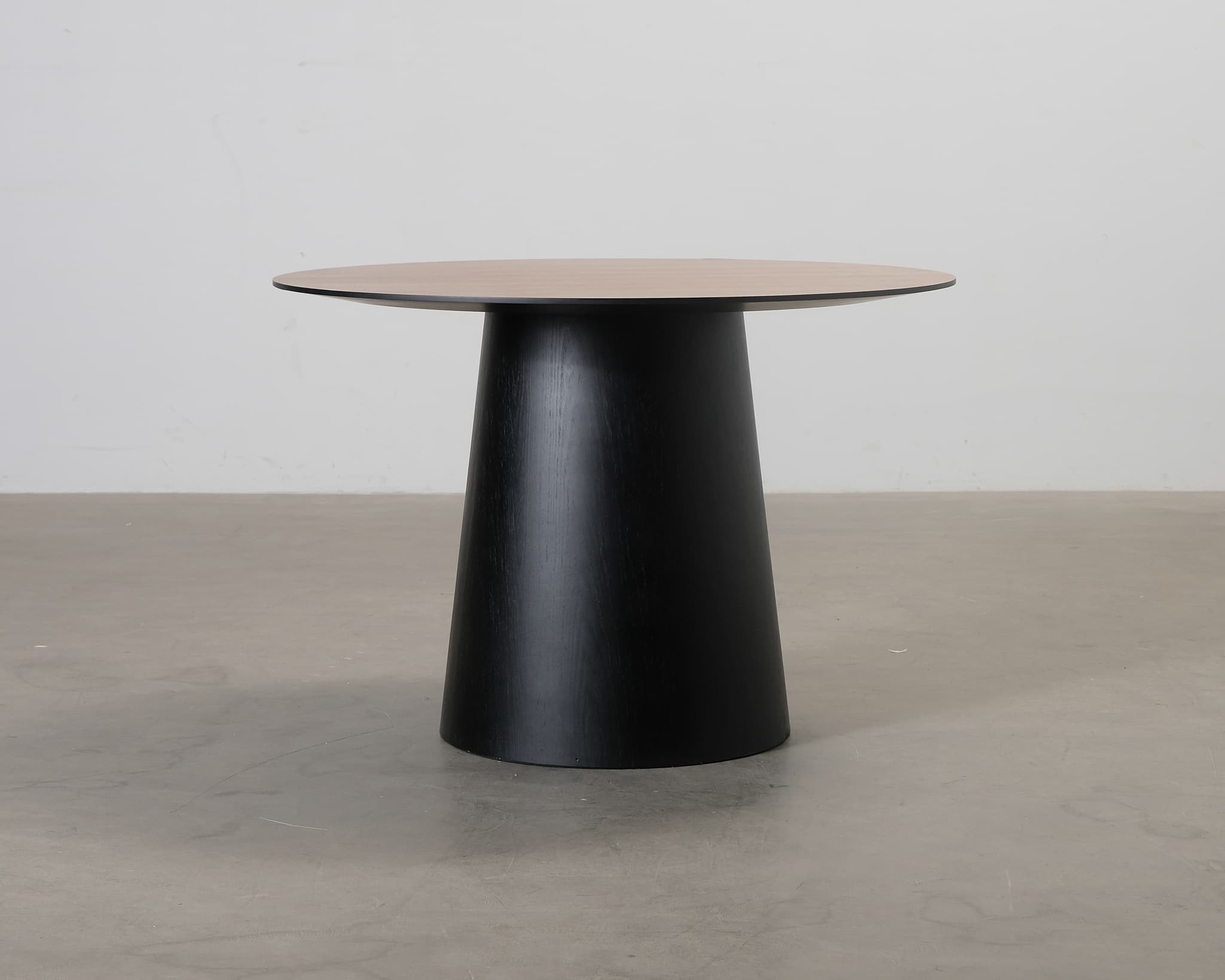 Decotique Social matbord ⌀ 110 cm svart / valnöt