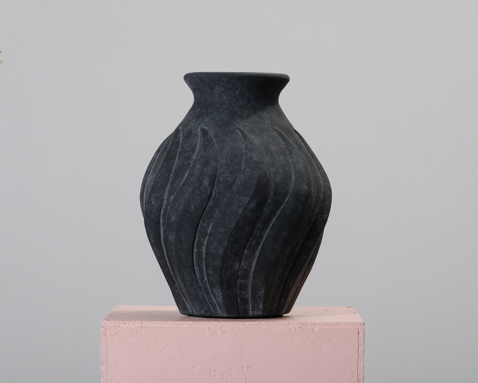 Dusty Deco Swirl vas svart