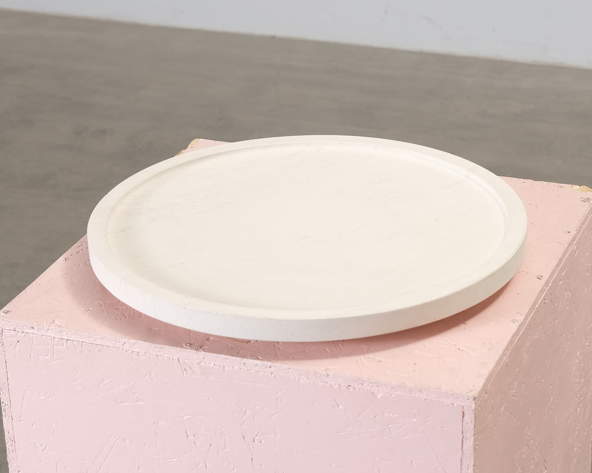 Louise Roe Gallery Objekt 10 bricka kalksten