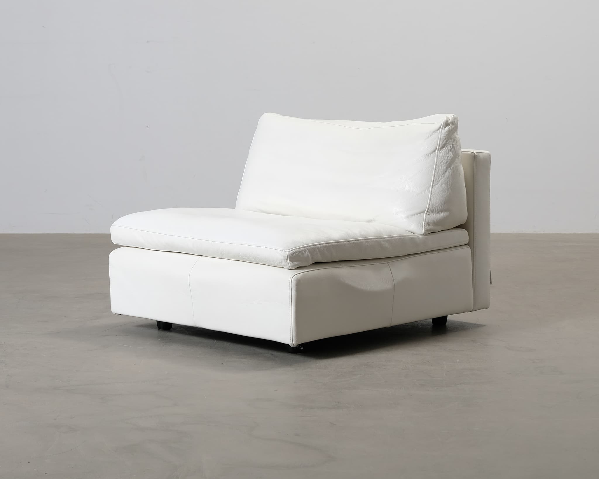 Interface fåtölj vit läder