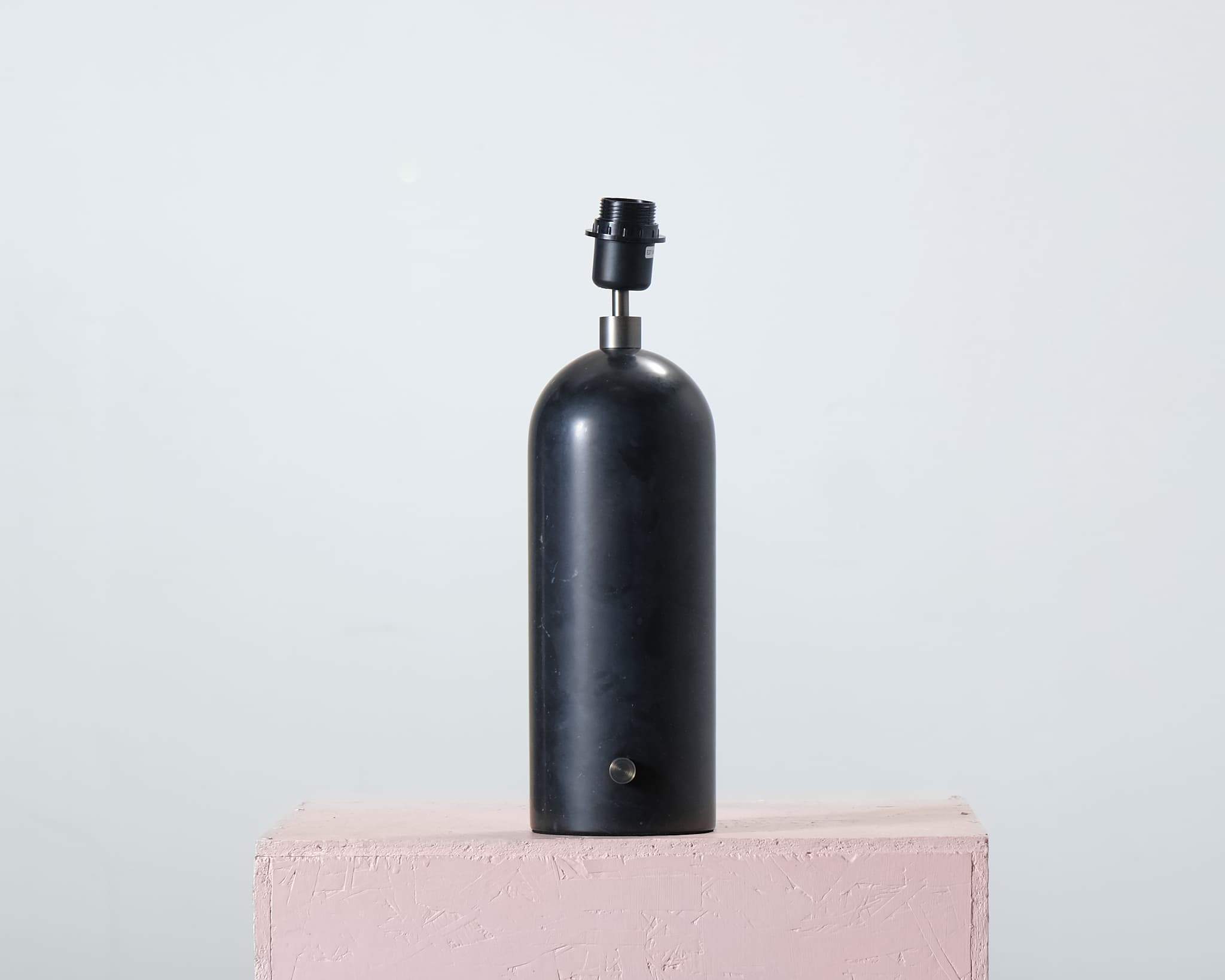 Gubi Gravity lampfot svart