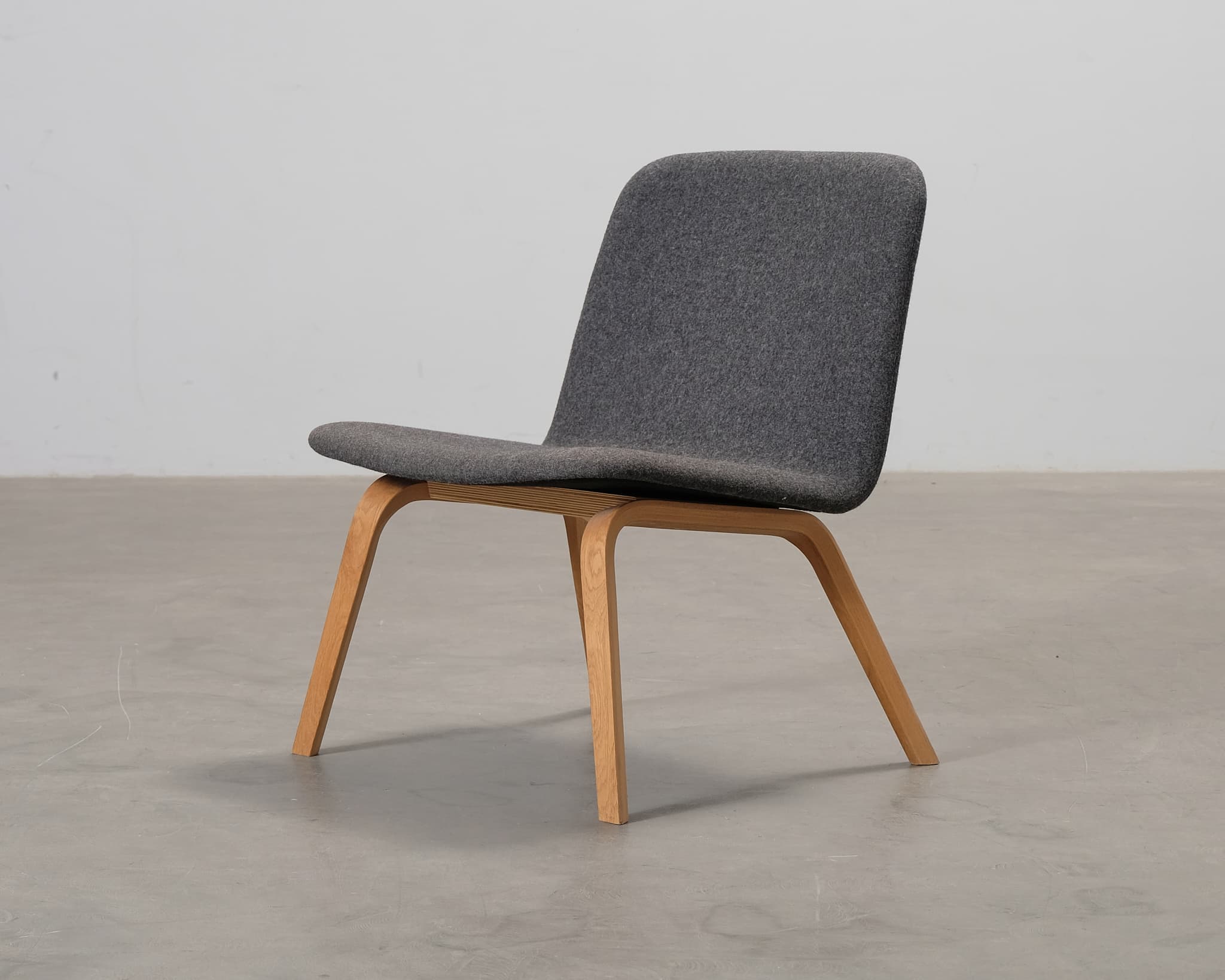 Bolia Palm fåtölj grå / ek