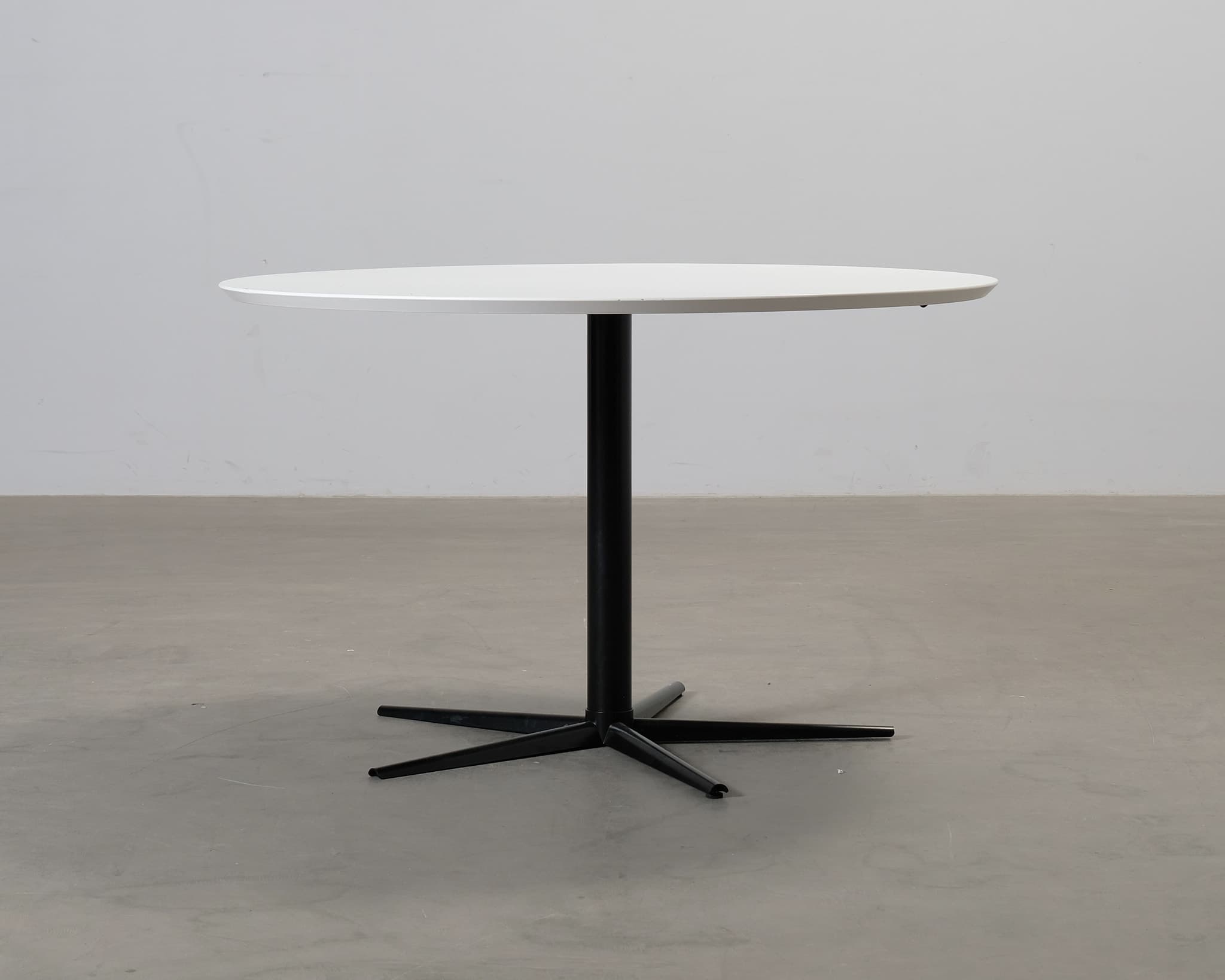 Sofacompany Allie matbord ø 120 cm vit / svart