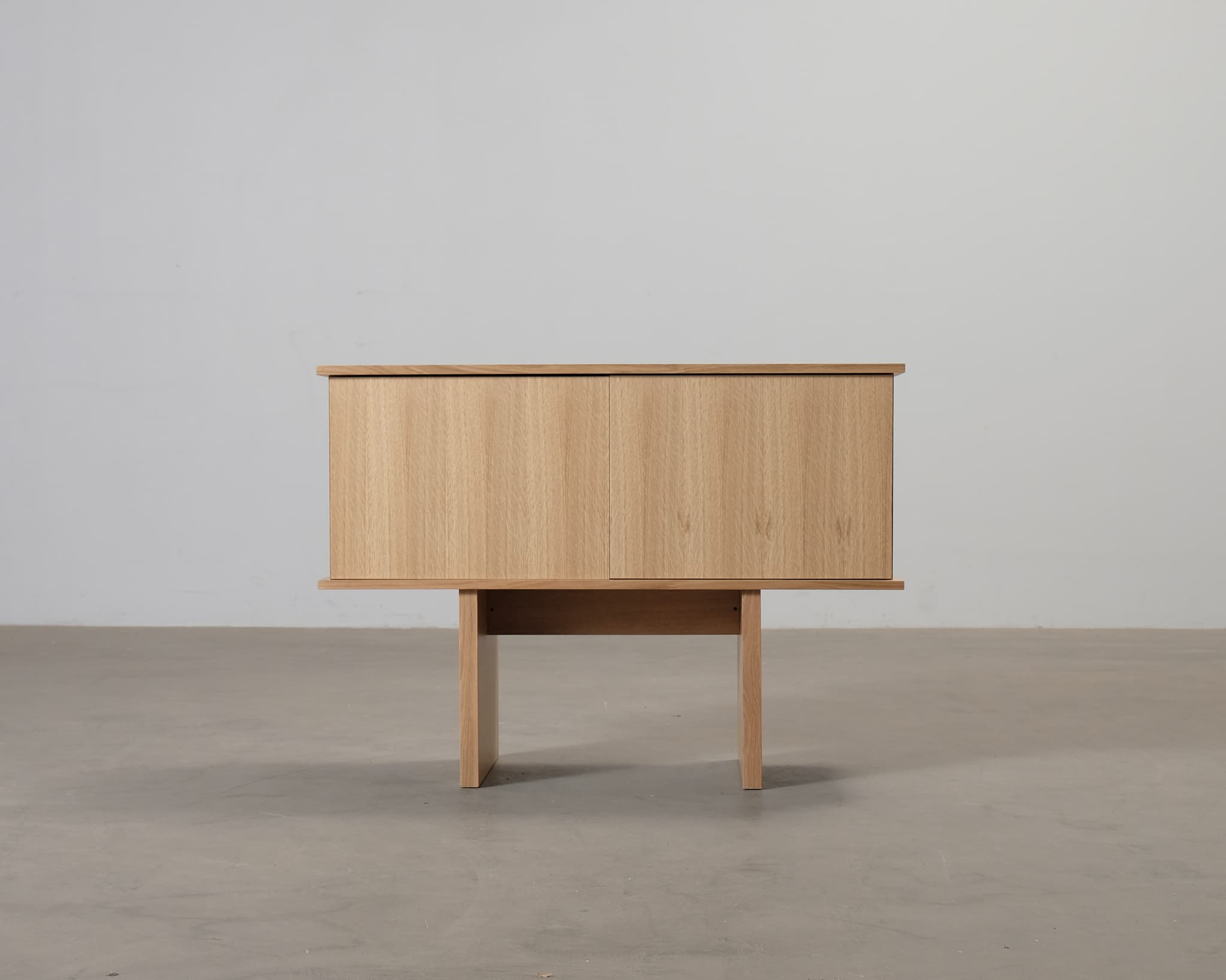 Ferm Living Stilt Single skänk ek