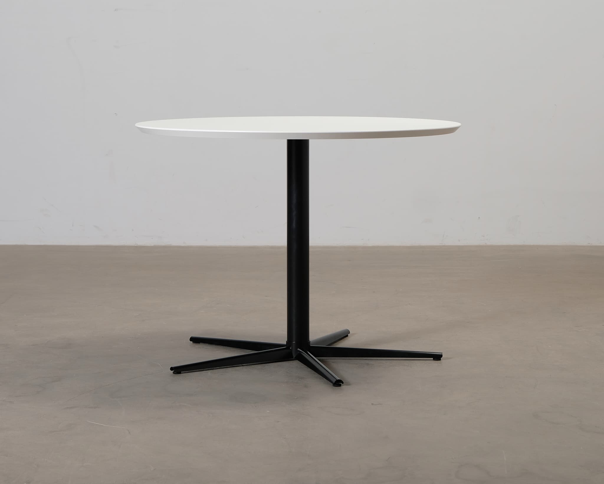 Sofacompany Allie matbord ø 120 cm vit / svart