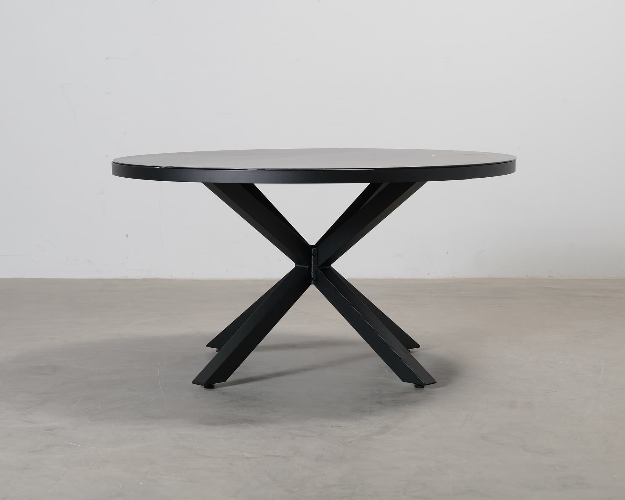 Forms & Objects Alessandra trädgårdsbord ø 140 cm svart