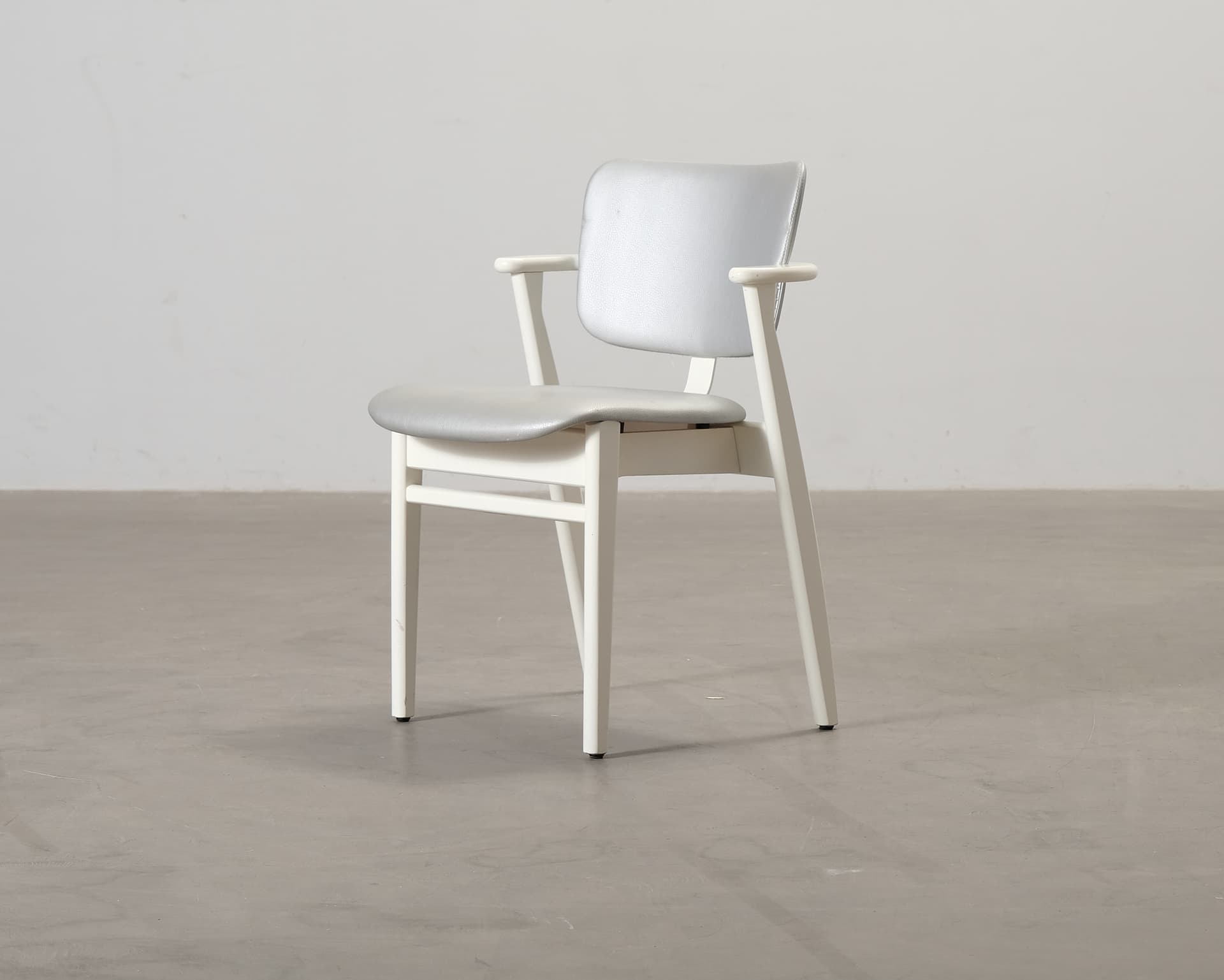 Artek Domus stol vit / silver