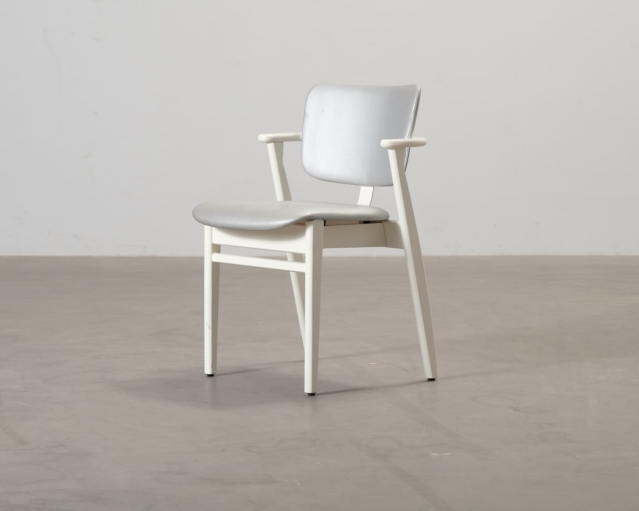 Artek Domus stol vit / silver