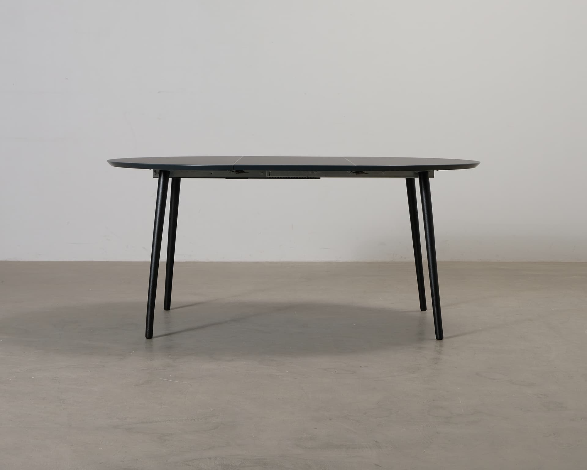 Sofacompany Amelia förlängningsbart matbord 120–170 cm svart