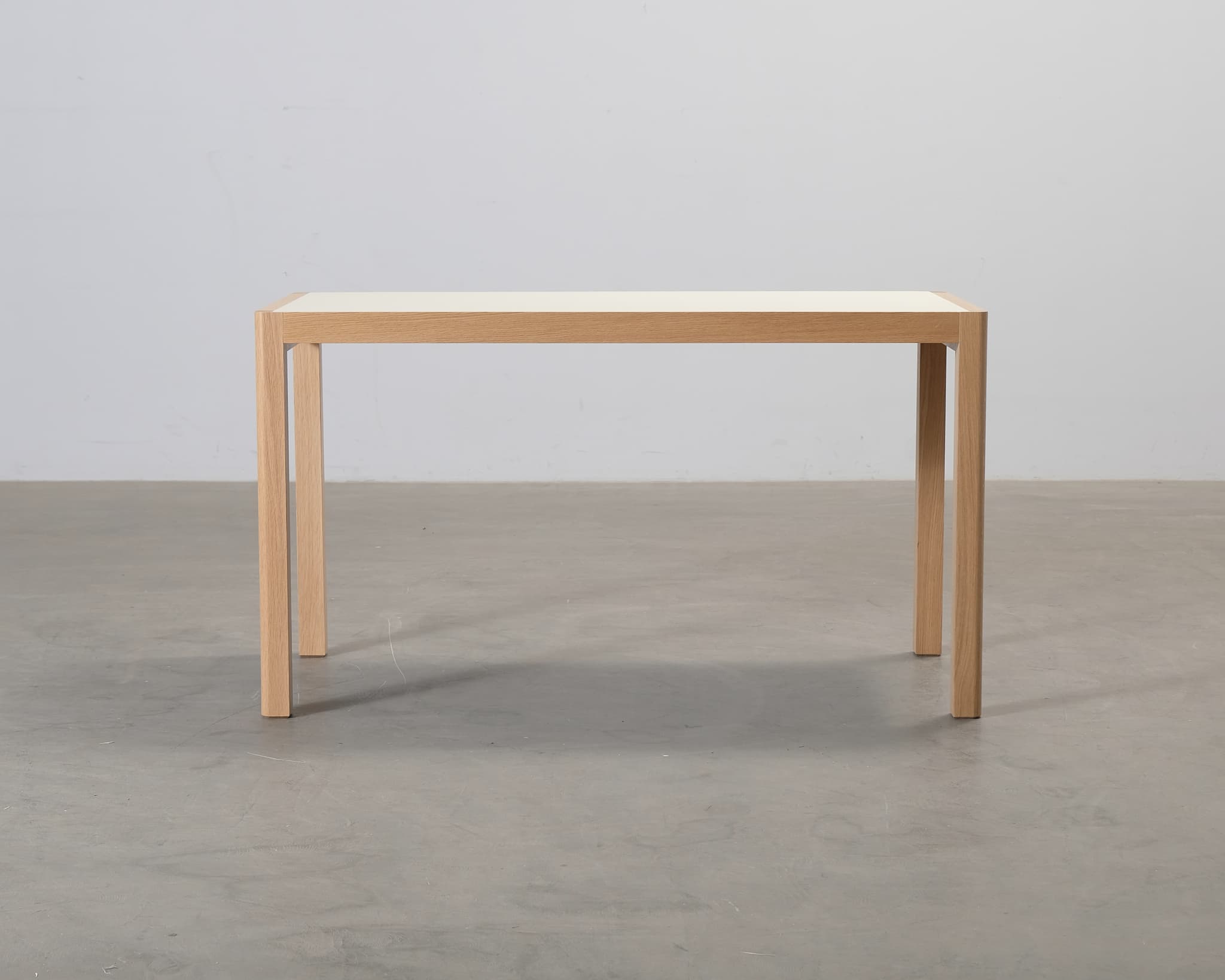 Muuto Workshop arbetsbord ek / vit linoleum