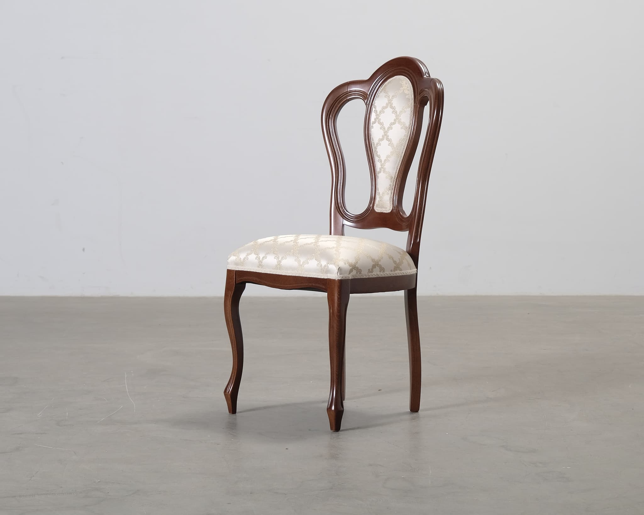 Matstol i klassisk stil