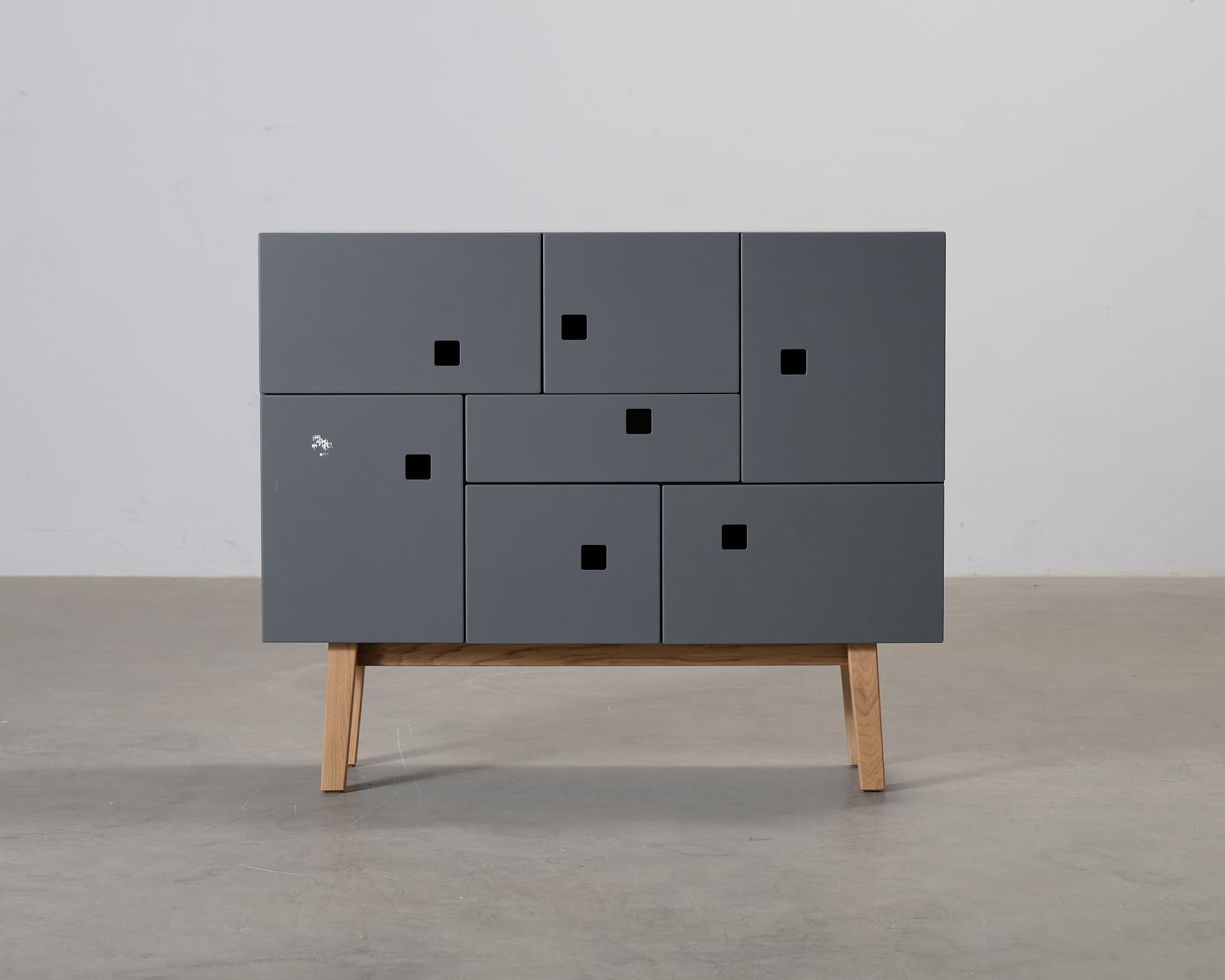 Zweed Peep C1 skänk grå / ek