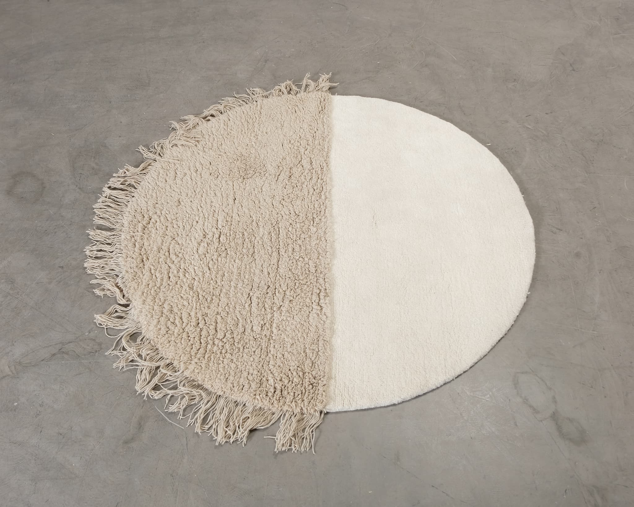 Woven Works Arc ullmatta ø 160 cm vit / beige