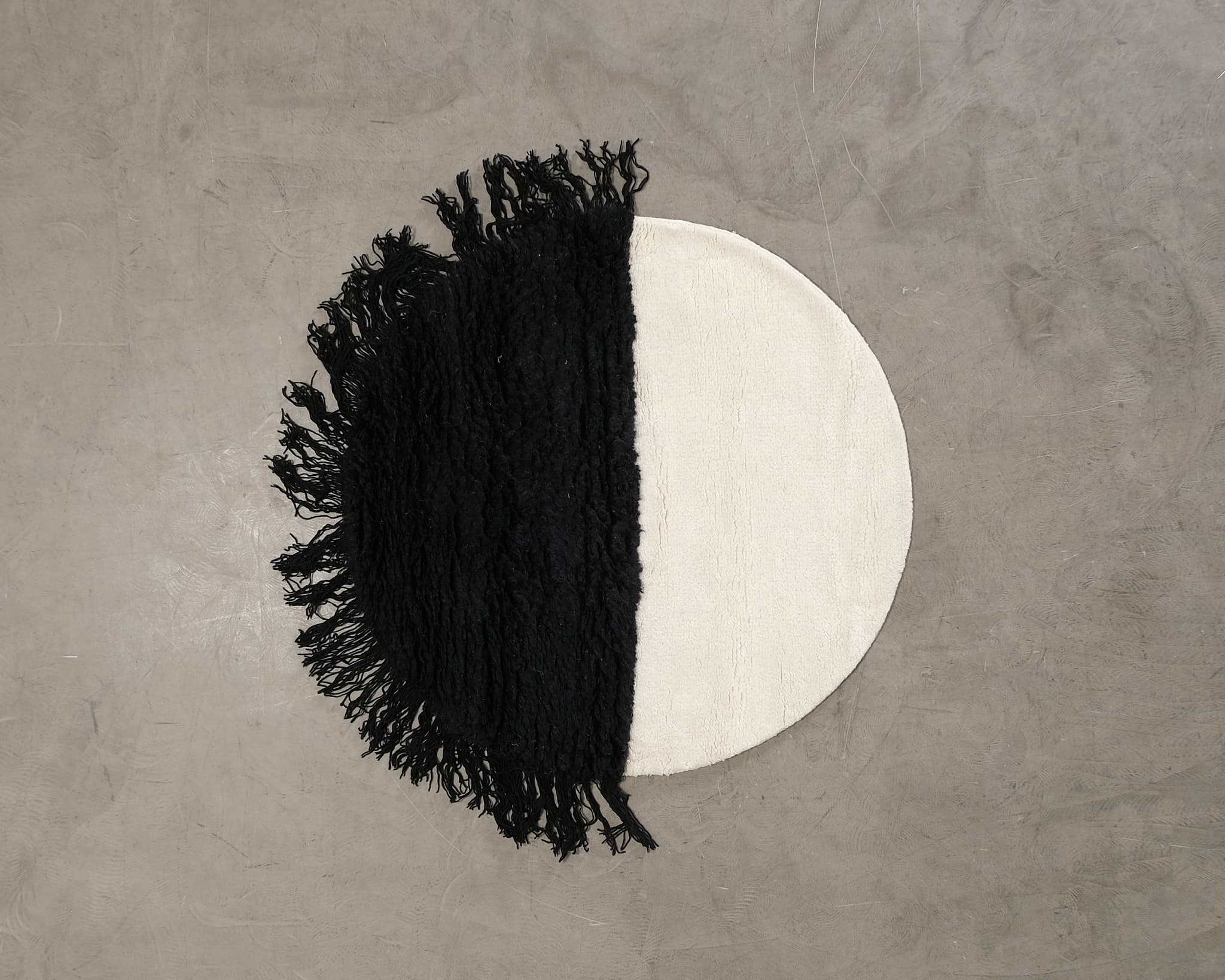 Woven Works Arc ullmatta ø 120 cm vit / svart