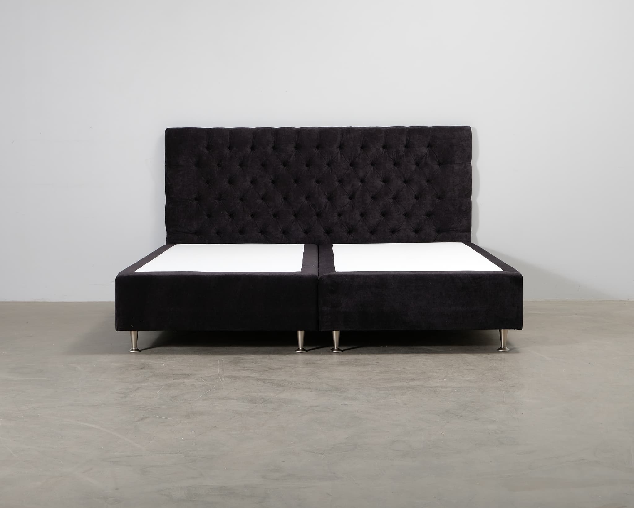 Celine sängram 210 cm svart