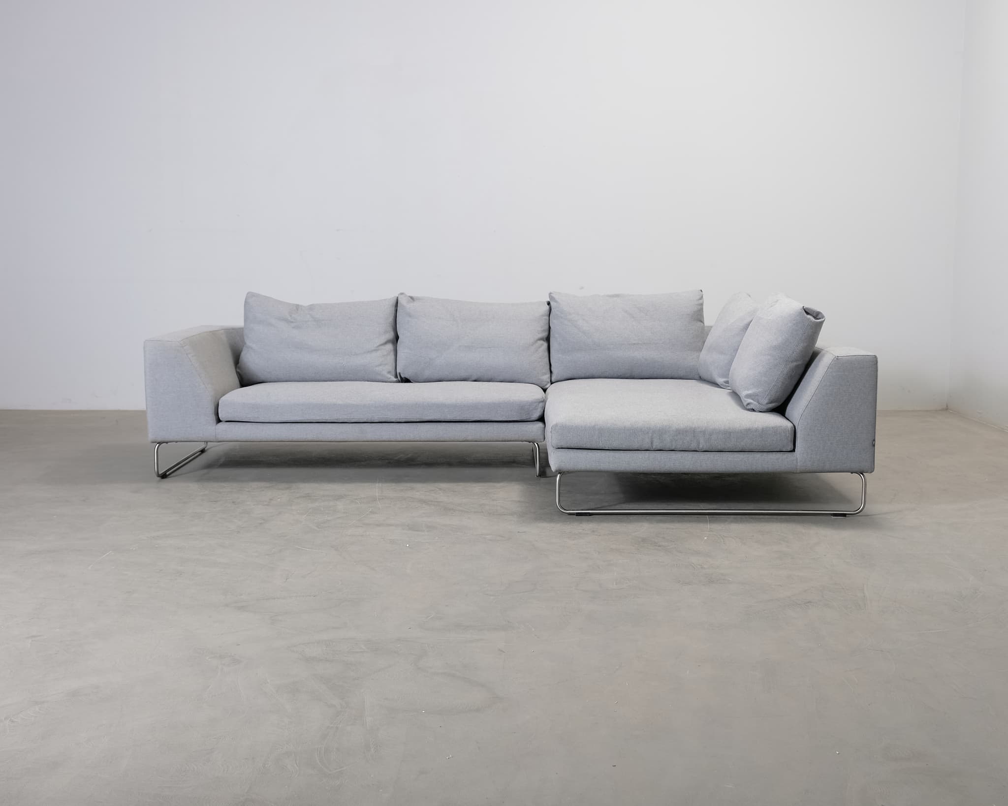 Adea Band hörnsoffa med öppet avslut ljusgrå