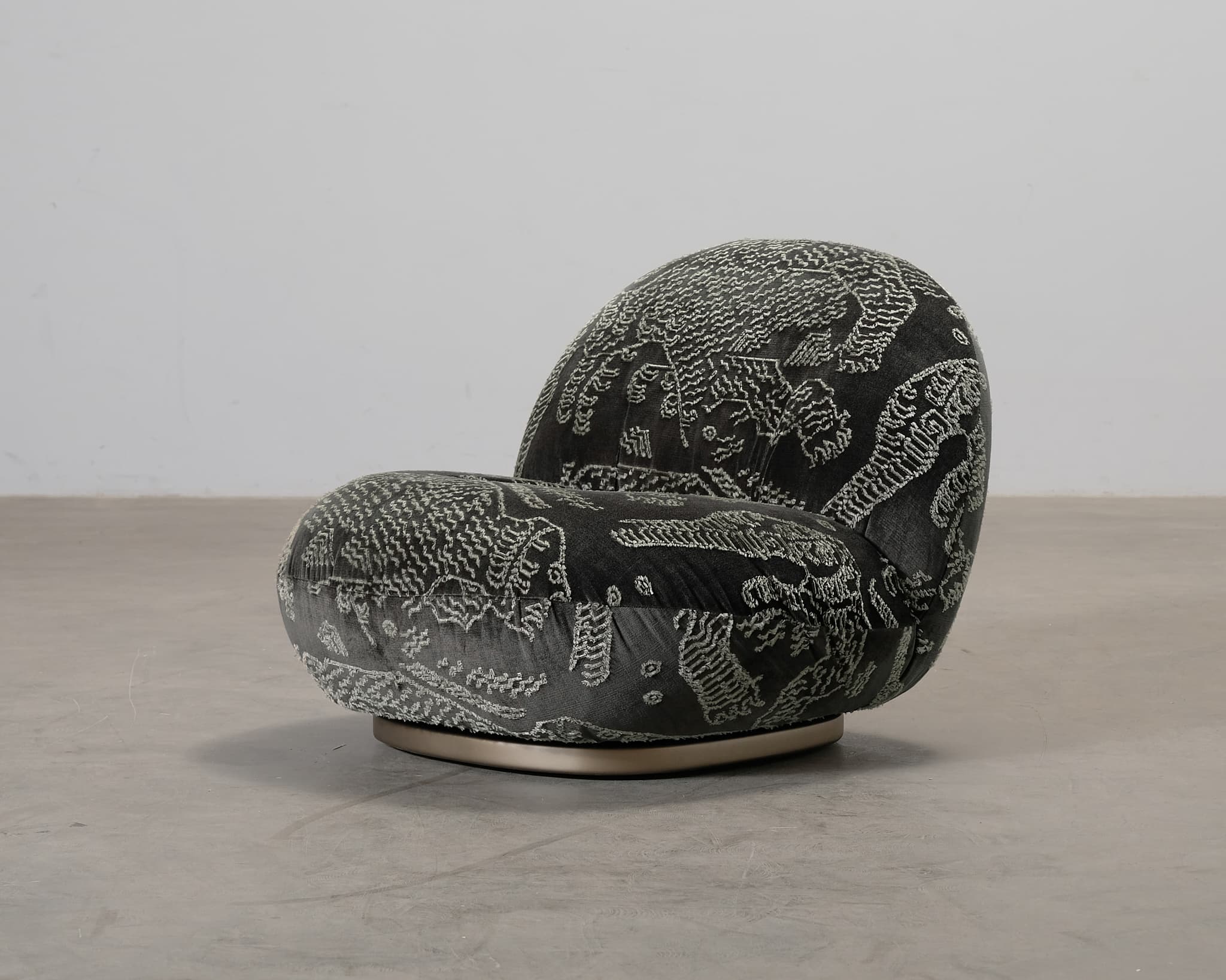 Gubi Pacha fåtölj Tiger Mountain