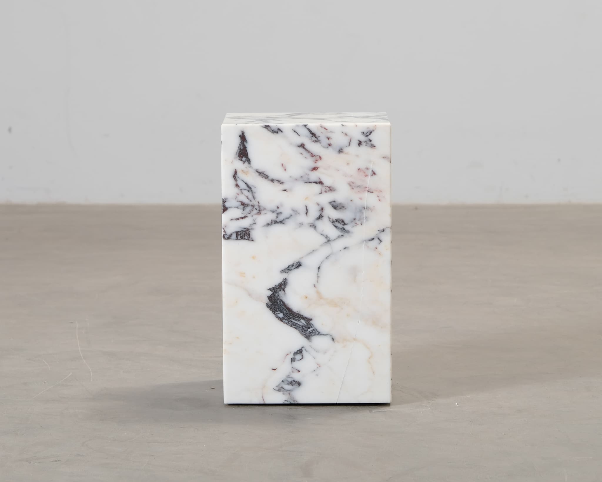 Audo Copenhagen Plinth sidobord Rose Calacatta marmor