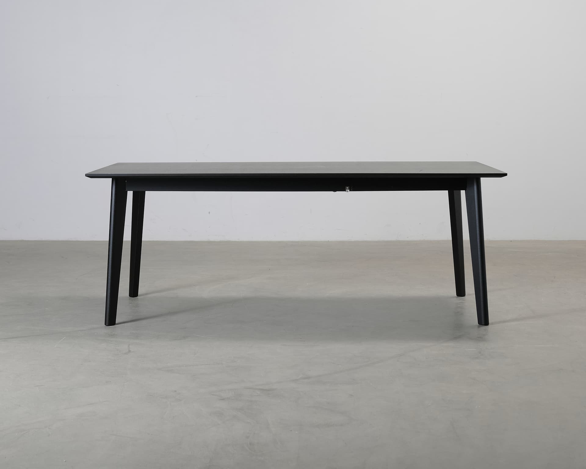 Forms & Objects Nora matbord 200 cm svart