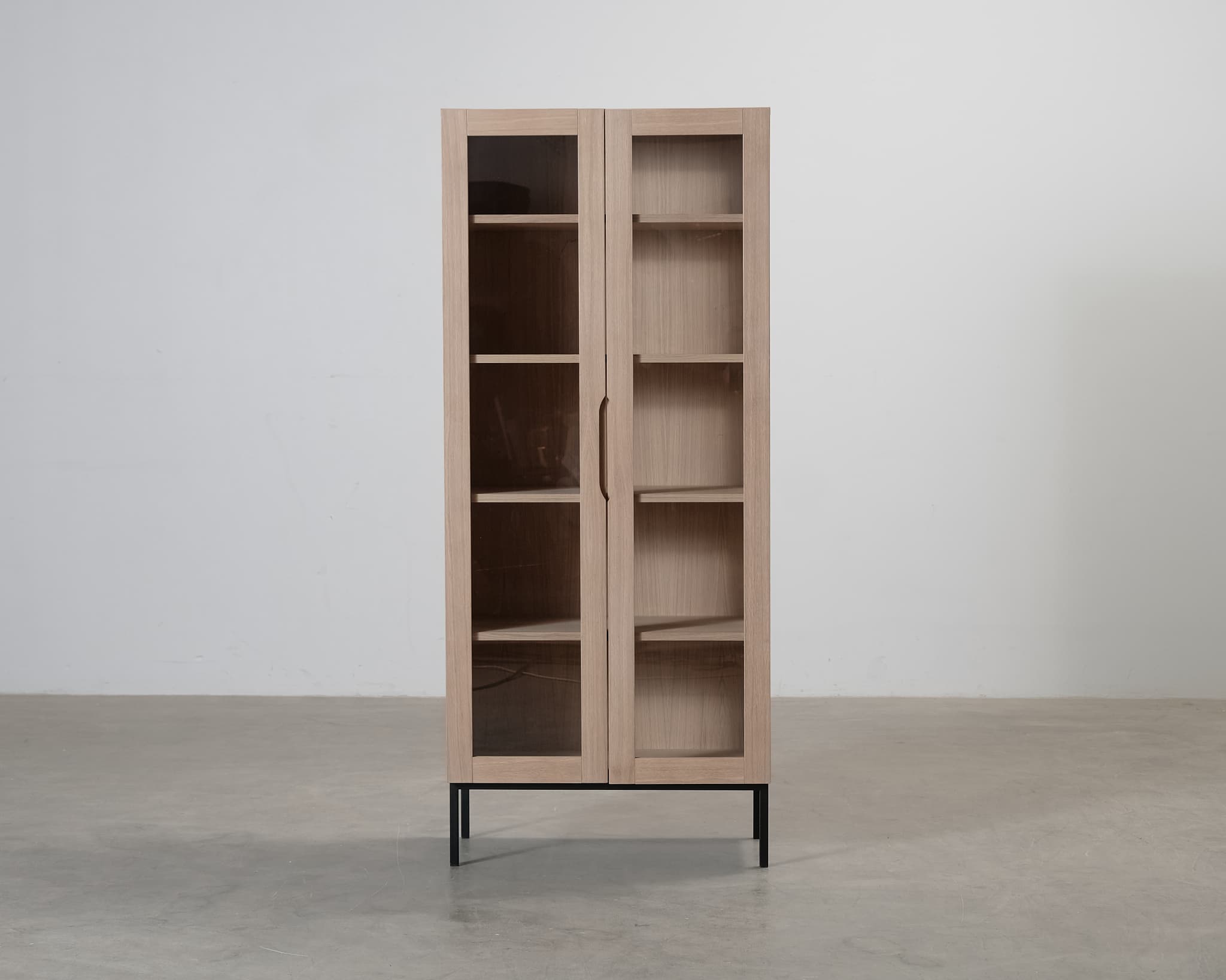 Forms & Objects Ella vitrinskåp ek