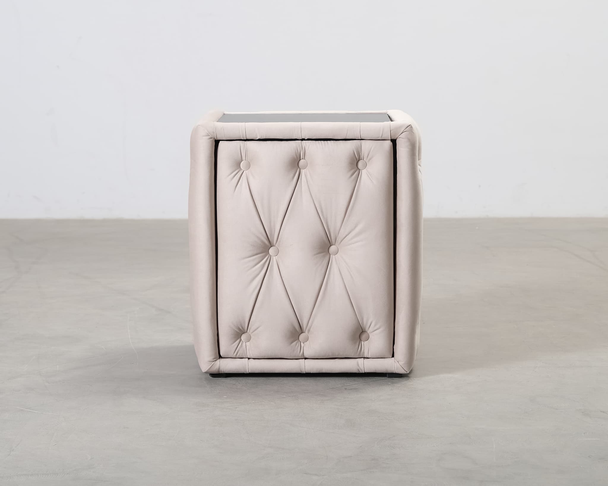 Celio nattduksbord beige