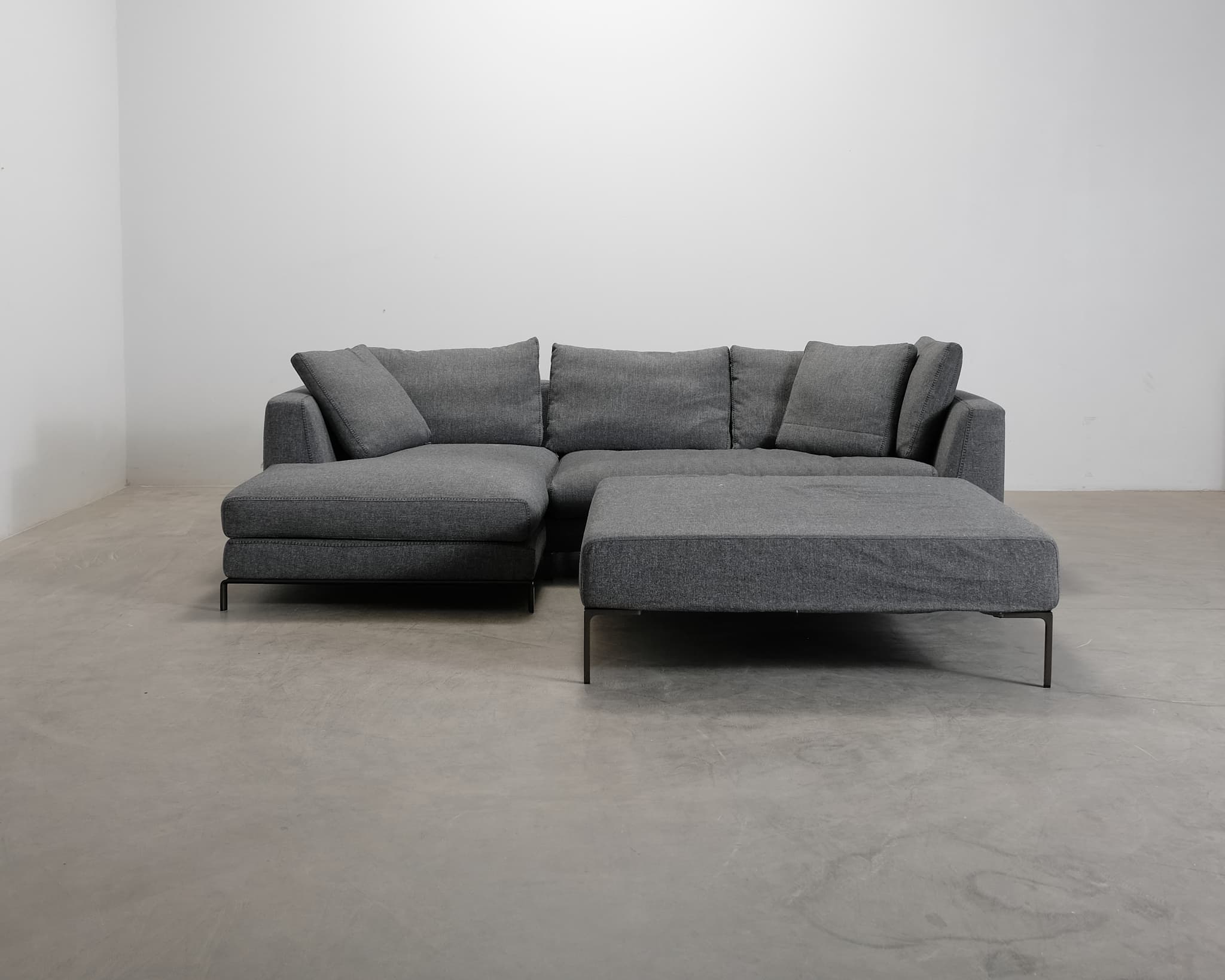 B&B Italia Ray divansoffa med fotpall grå