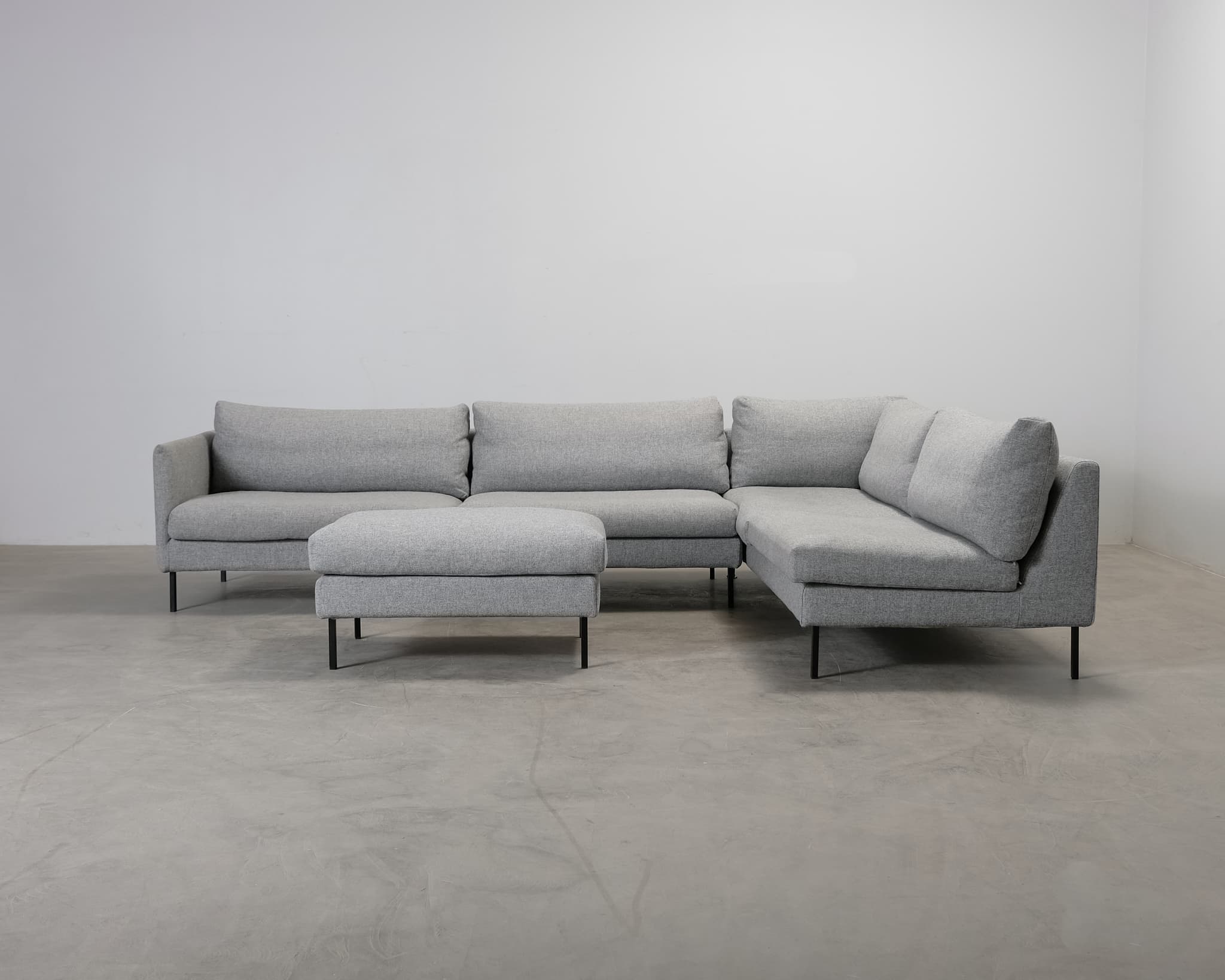 Kuusilinna Tuuli hörnsoffa med fotpall grå