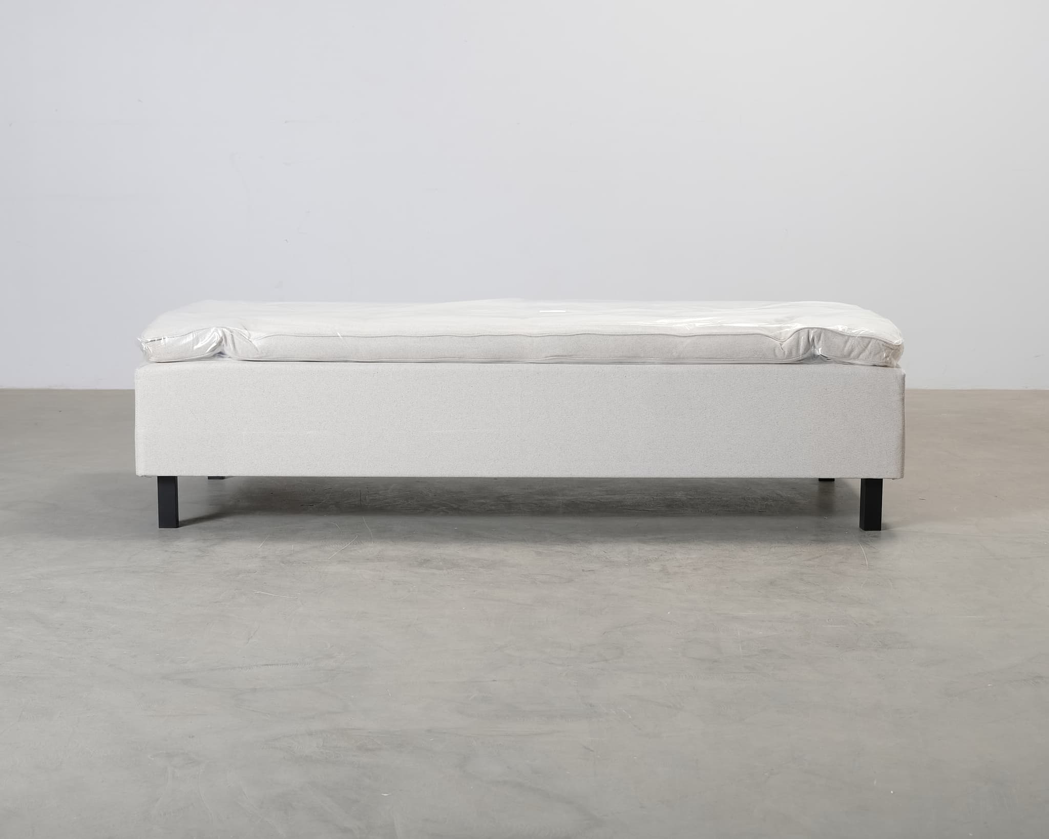 Säng 90 cm ljusbeige