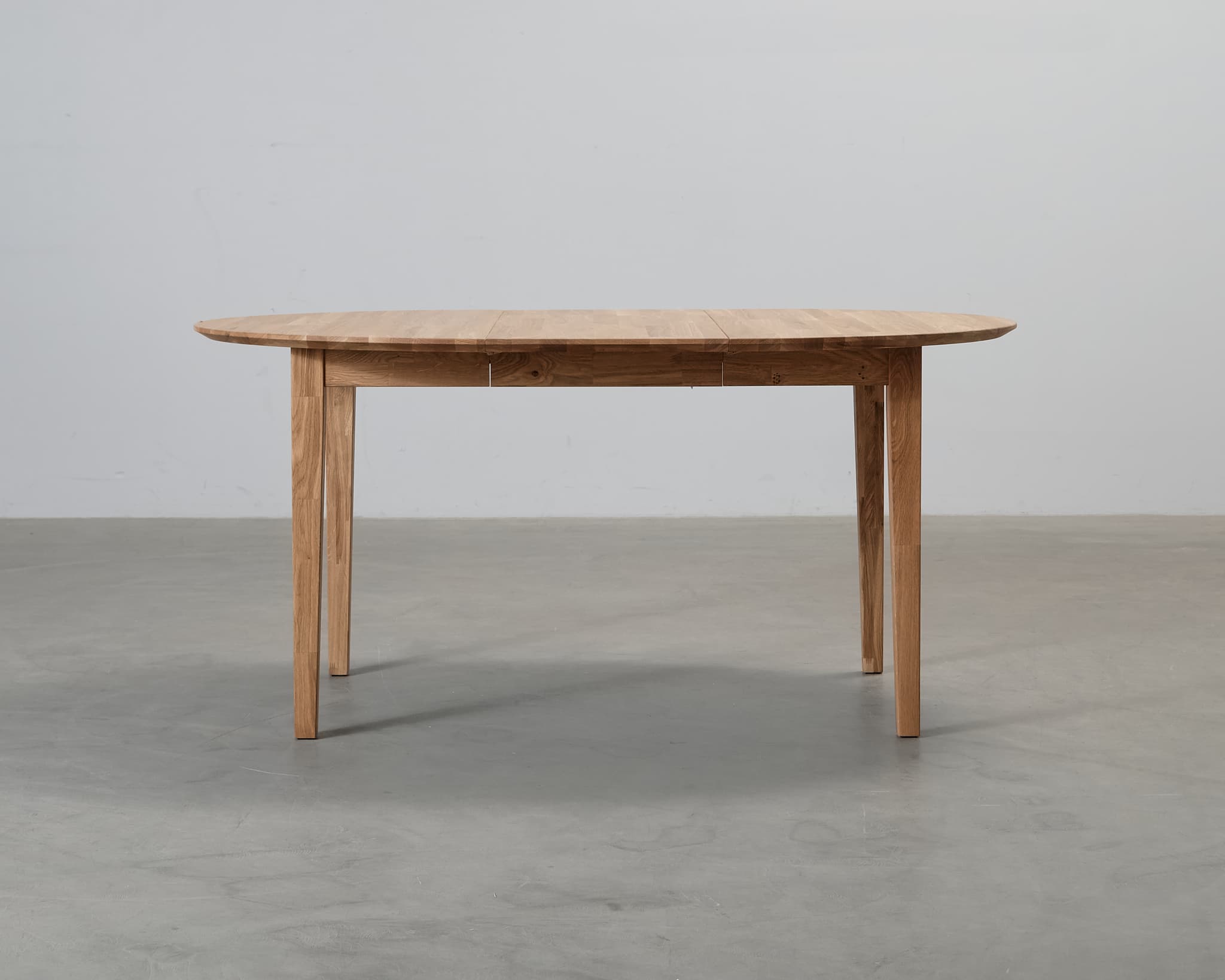 Mio Ekerö matbord ø 115-157 cm ek