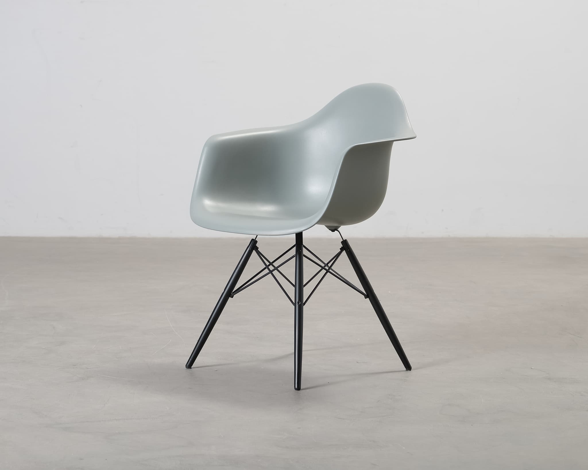 Vitra Eames DAW stol ljusgrön