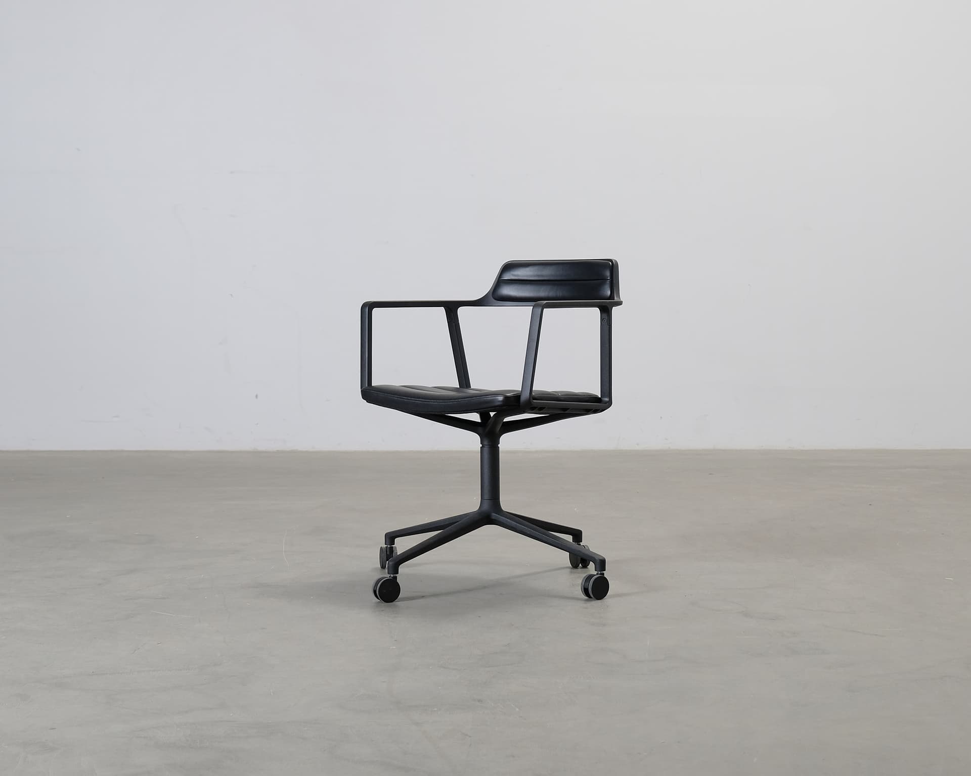 Vipp 452 kontorsstol svart läder