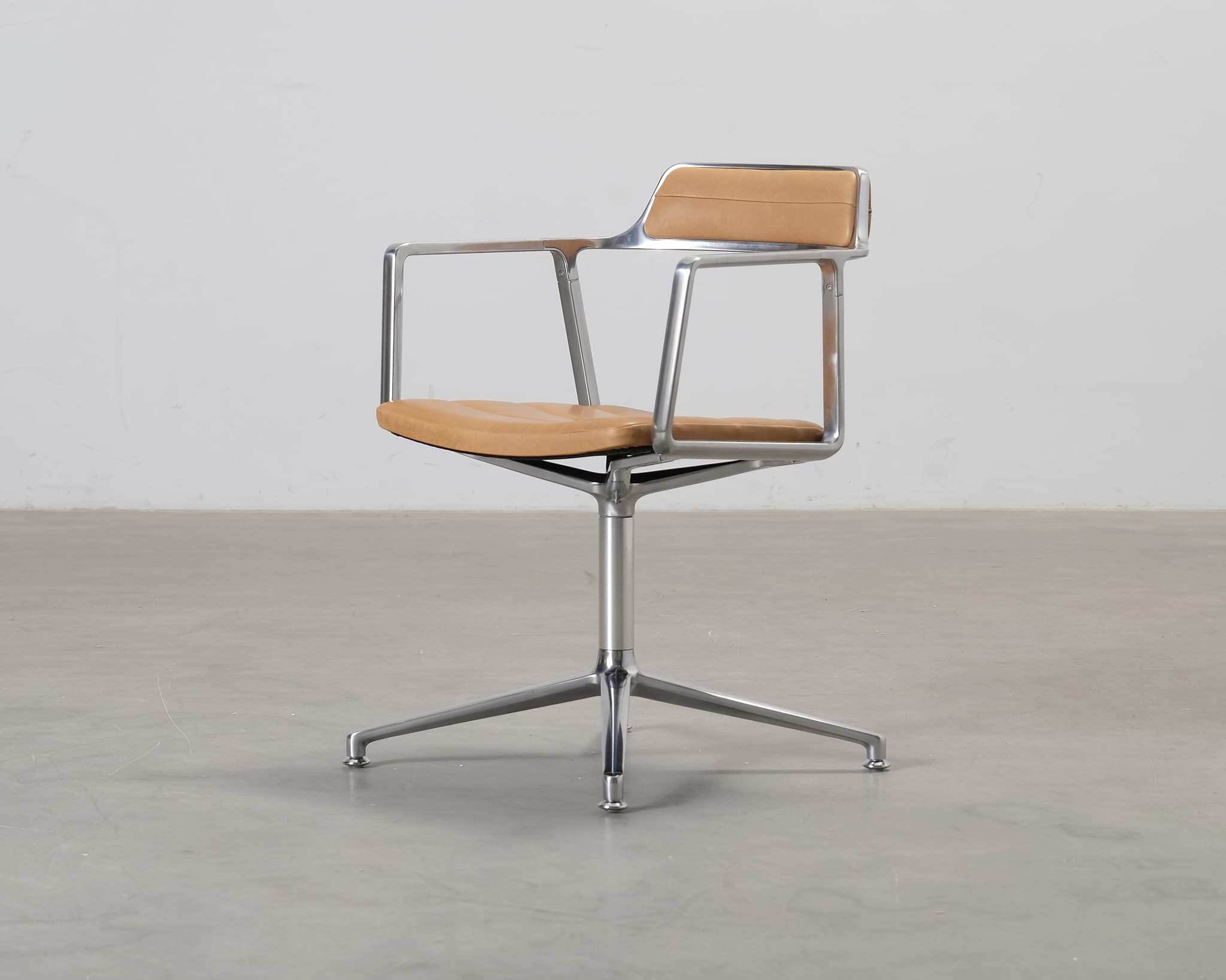 Vipp 452 arbetsstol aluminium / anilinn läder