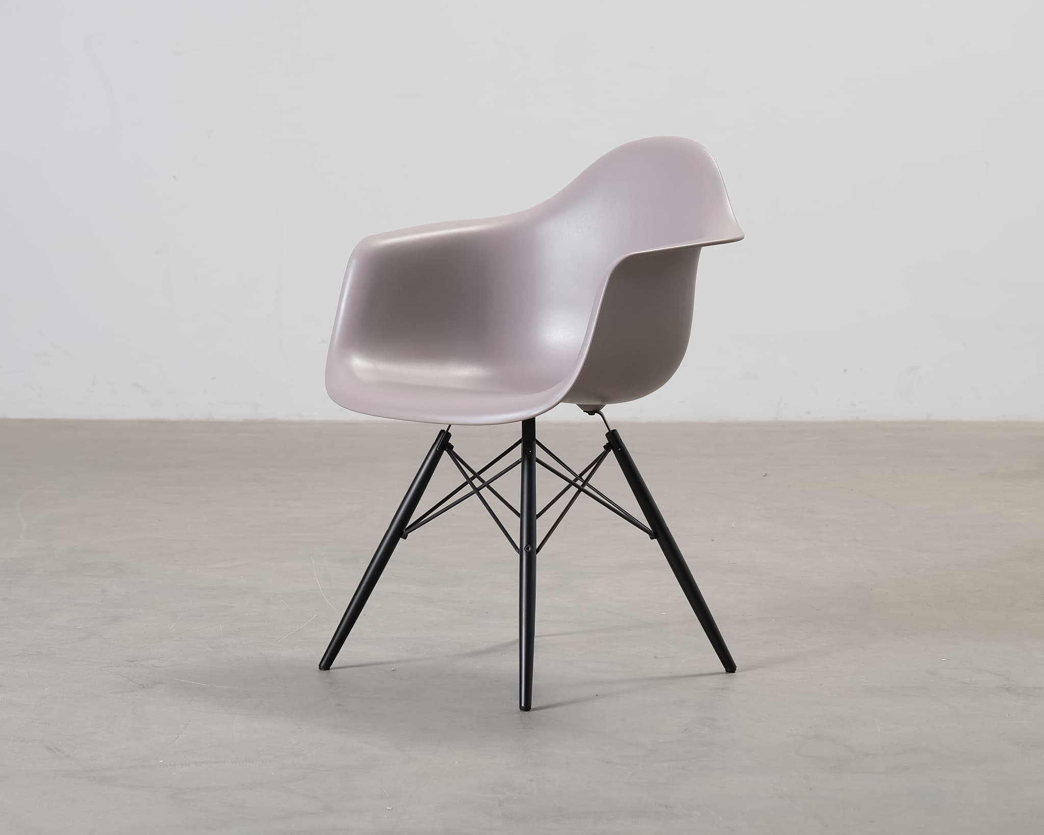 Vitra Eames DAW stol lila