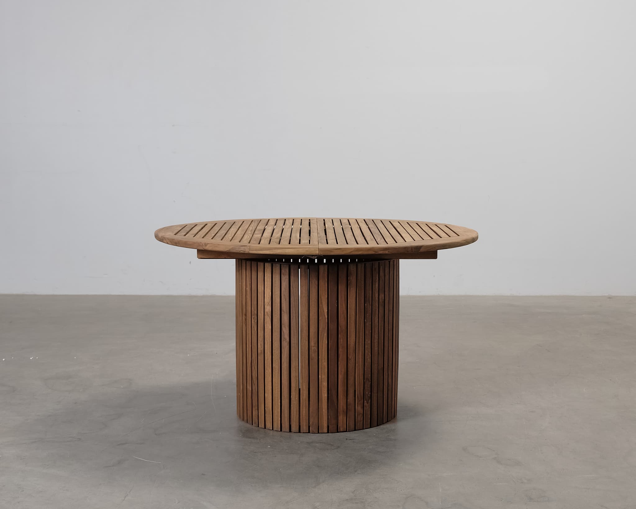 FeelDesign Circle förlängningsbart trädgårdsbord 130-180 cm