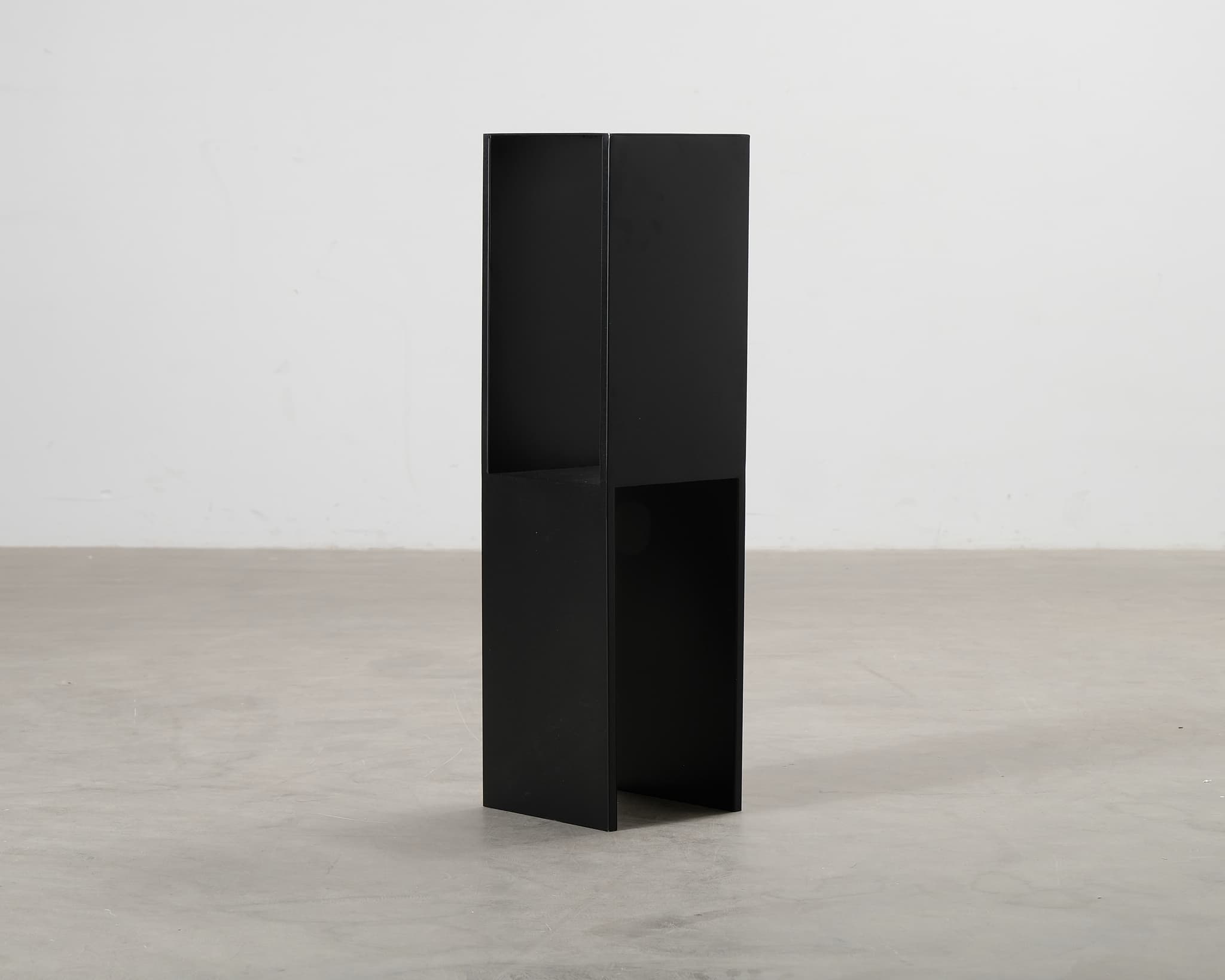 Kristina Dam Studio Pedestal sidobord svart