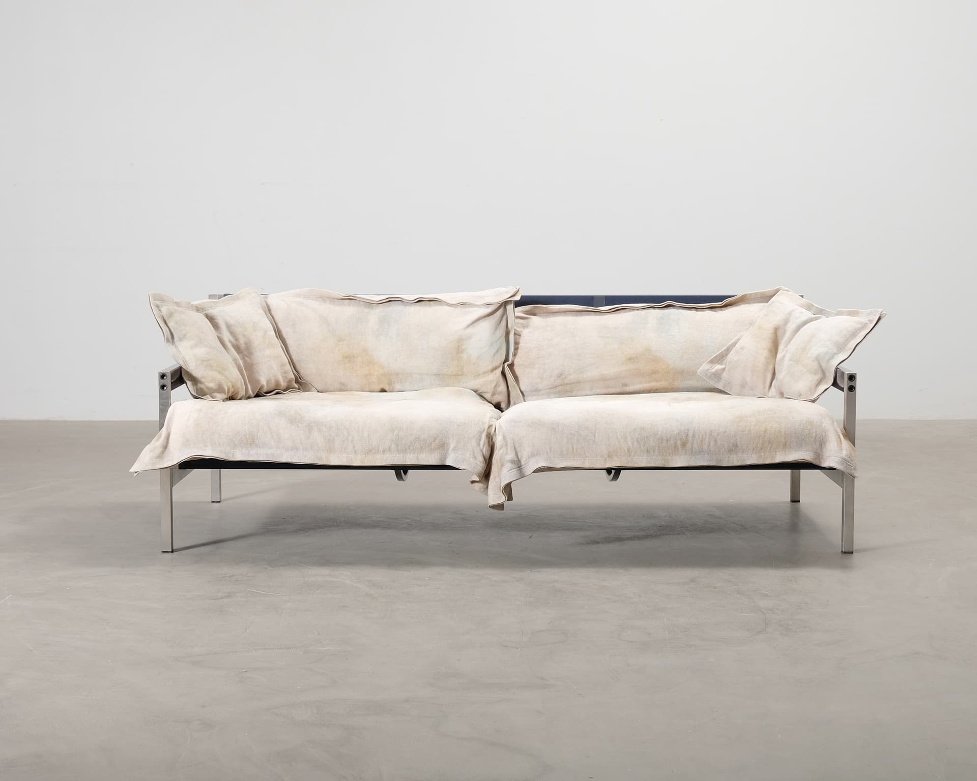 Diesel with Moroso Iron Maiden 2,5-sits soffa