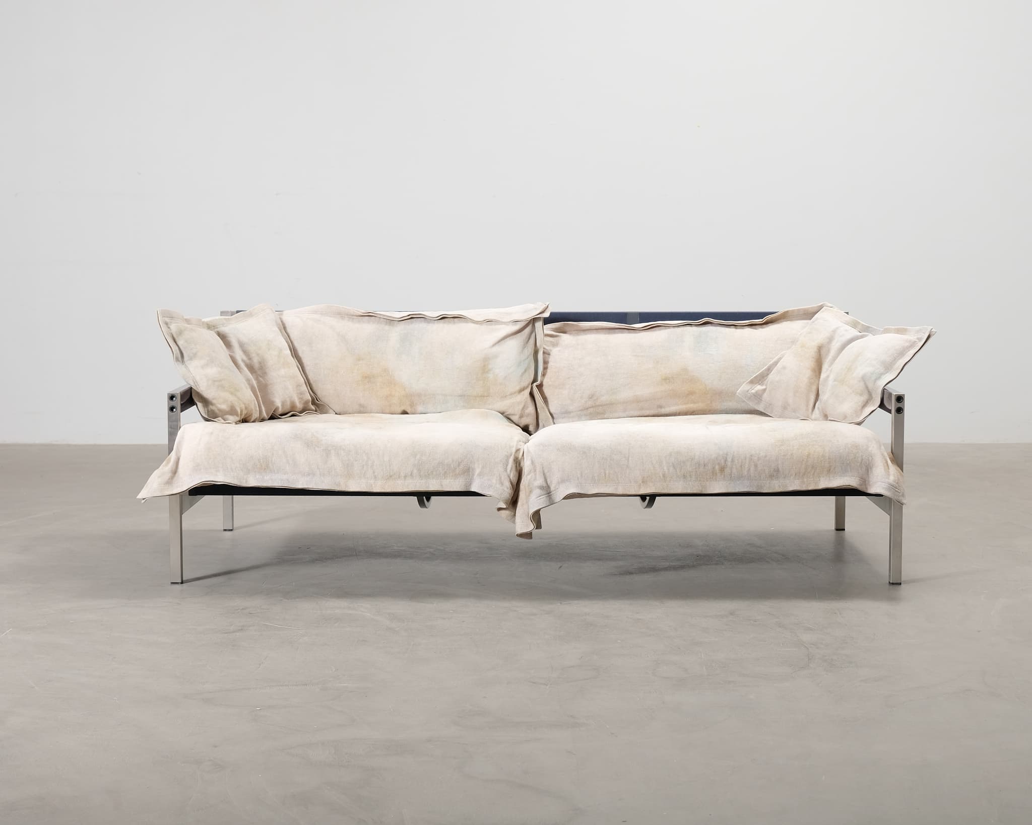 Diesel with Moroso Iron Maiden 2,5-sits soffa