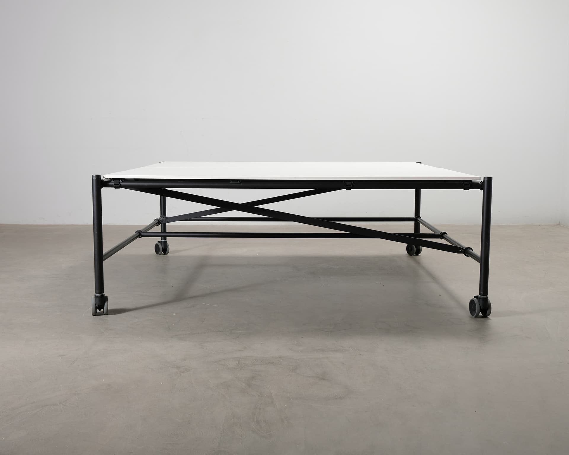 Vitra Comma bord 200 x 200 cm cm vit / svart