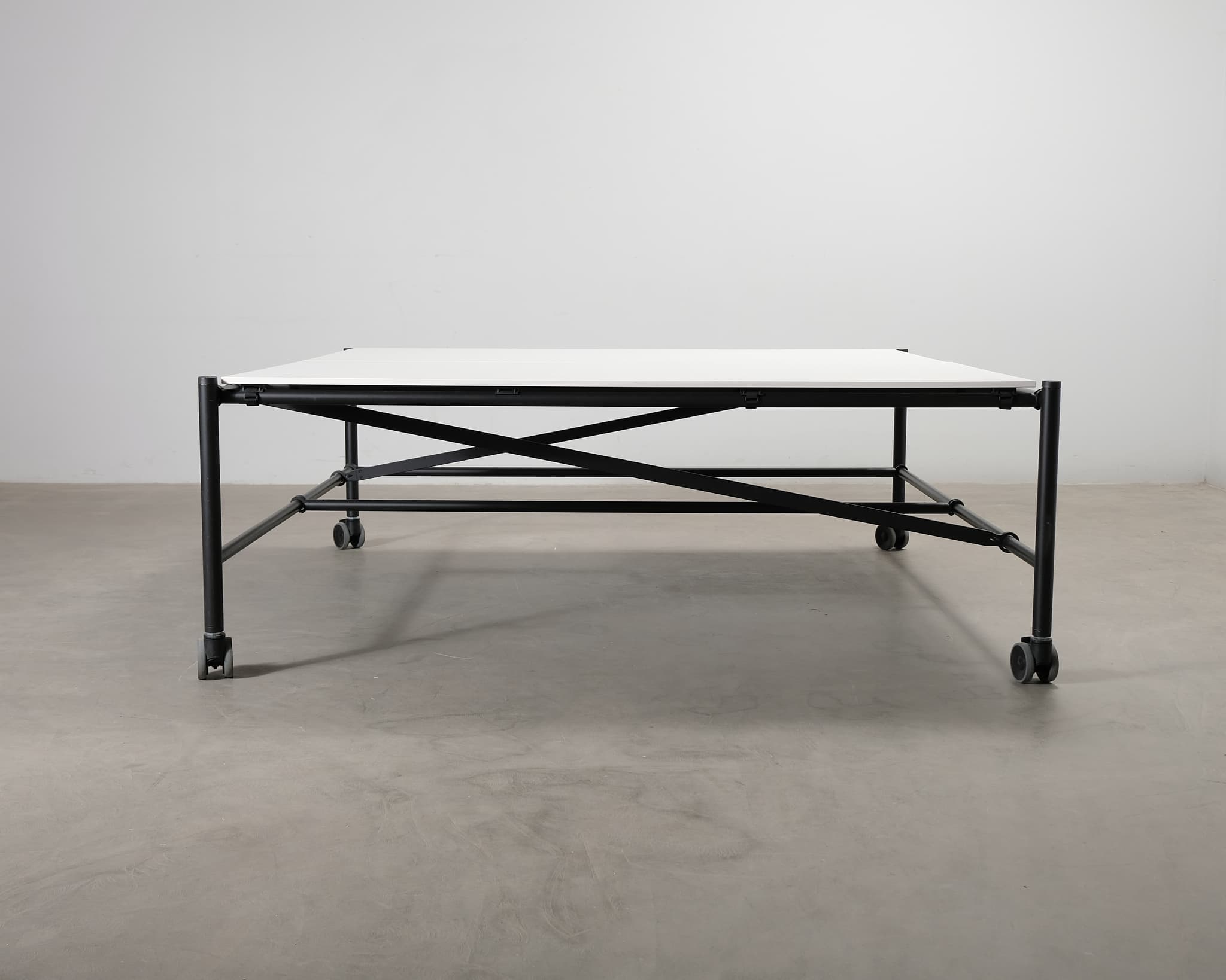Vitra Comma bord 200 x 200 cm cm vit / svart