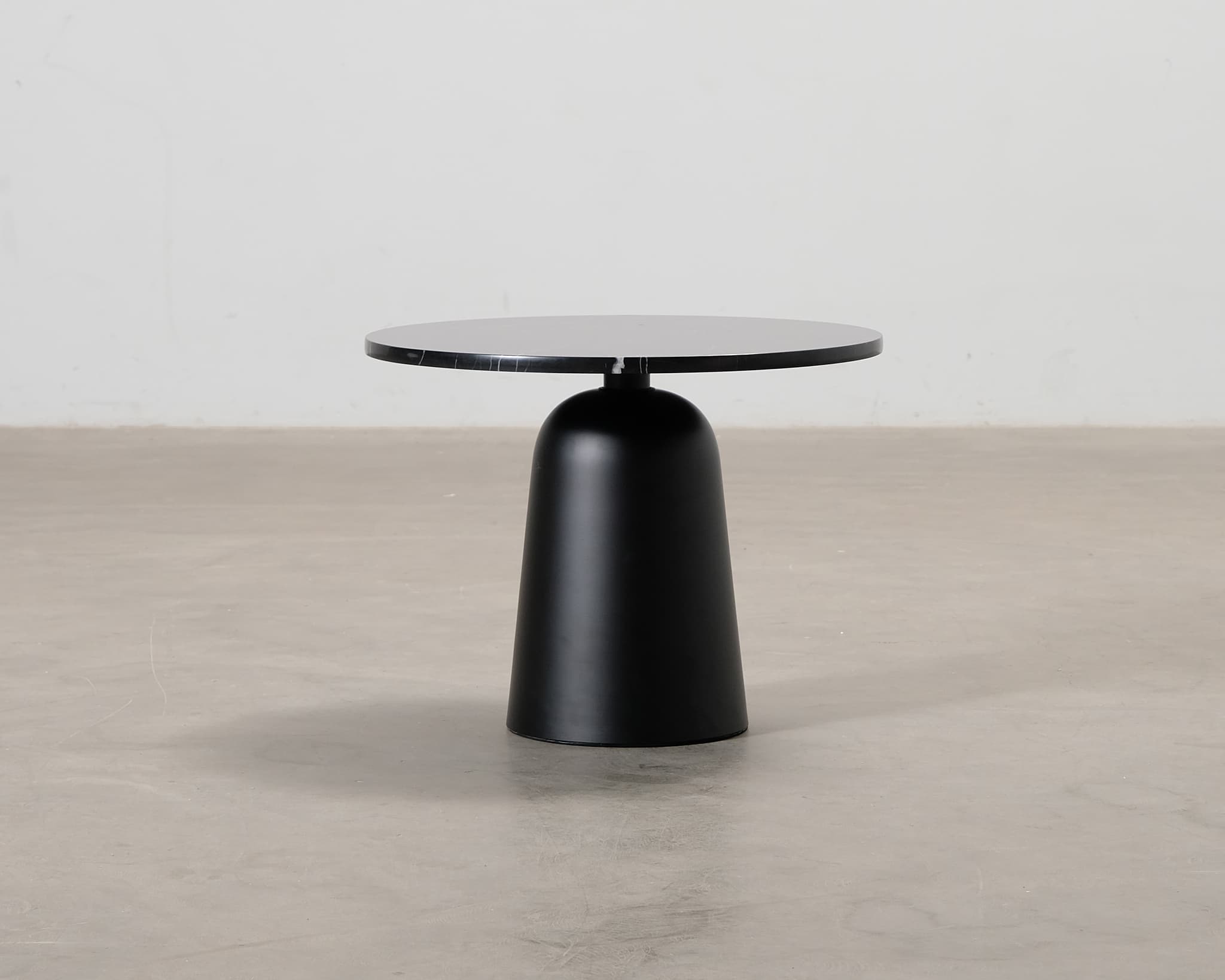 Normann Copenhagenin Turn Table soffbord svart marmor