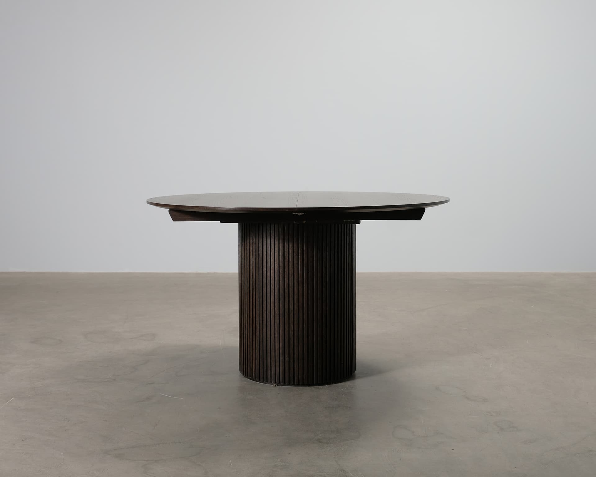Mio Astrid matbord ø 136 cm mörkbrun