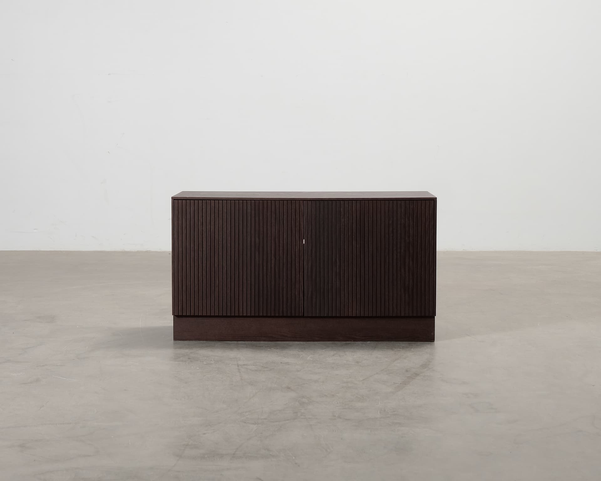 FeelDesign Line sideboard mörkbrun