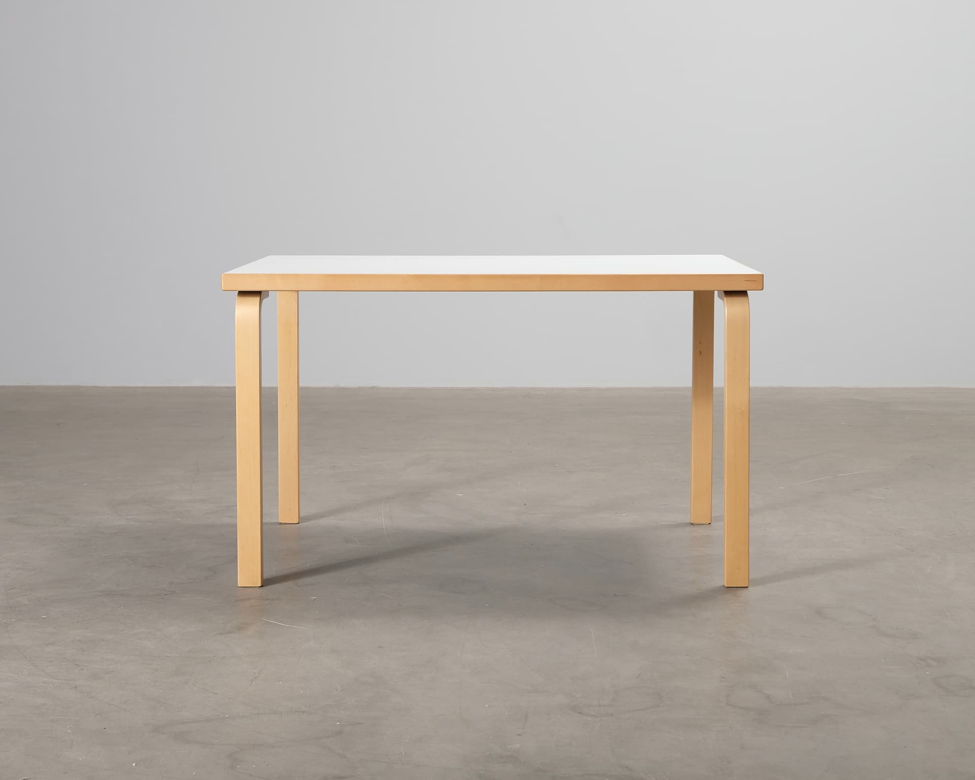 Artek 81B matbord vit laminat