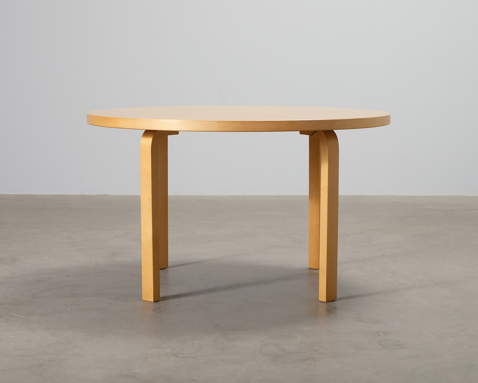 Artek 91 bord  ø 125 cm björk