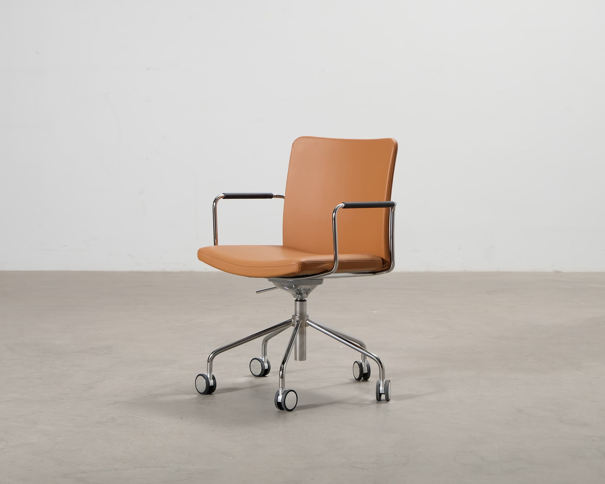 Swedese Stella kontorsstol krom / cognac