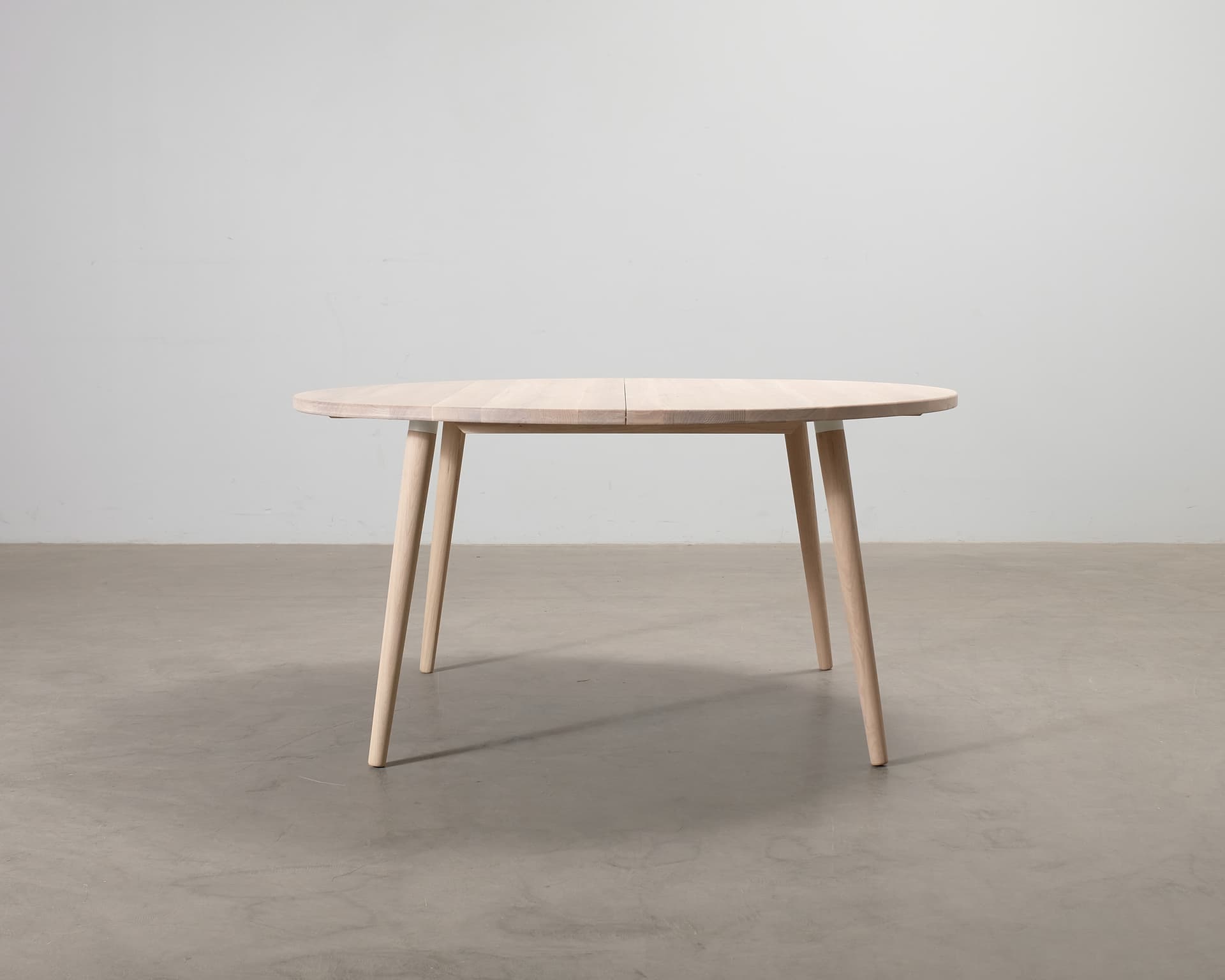 FeelDesign Tyra matbord ø 130 cm ek