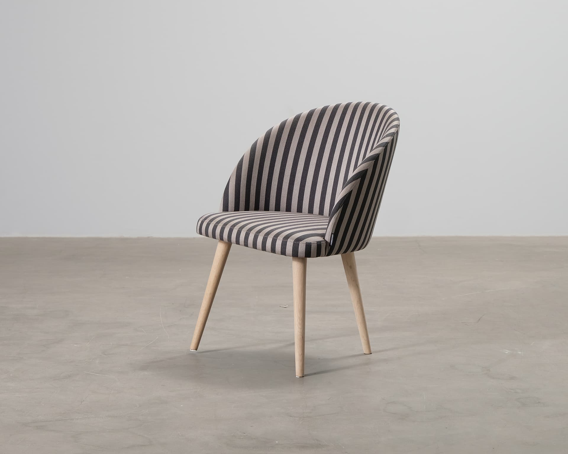 Sofacompany Holly matstol Straight Latte Black