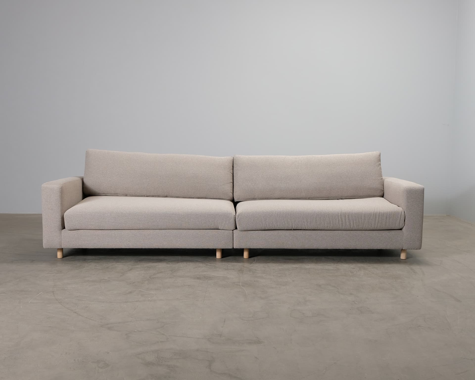 Sofacompany Douglas 4-sits soffa Agnes Brown