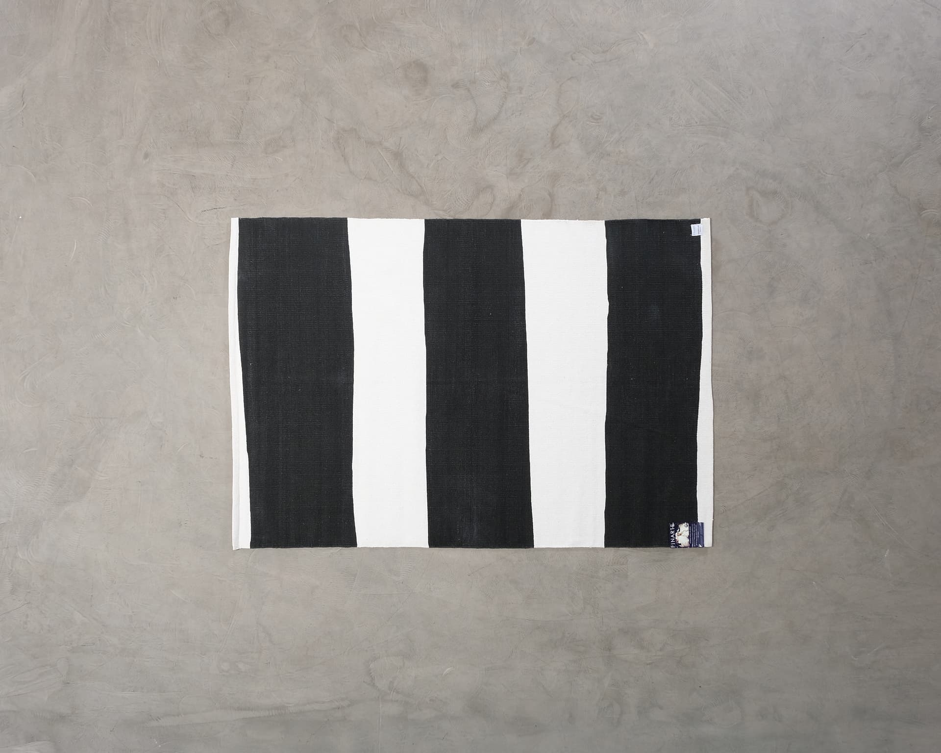 Finarte Stripe matta svart 140 x 200 cm